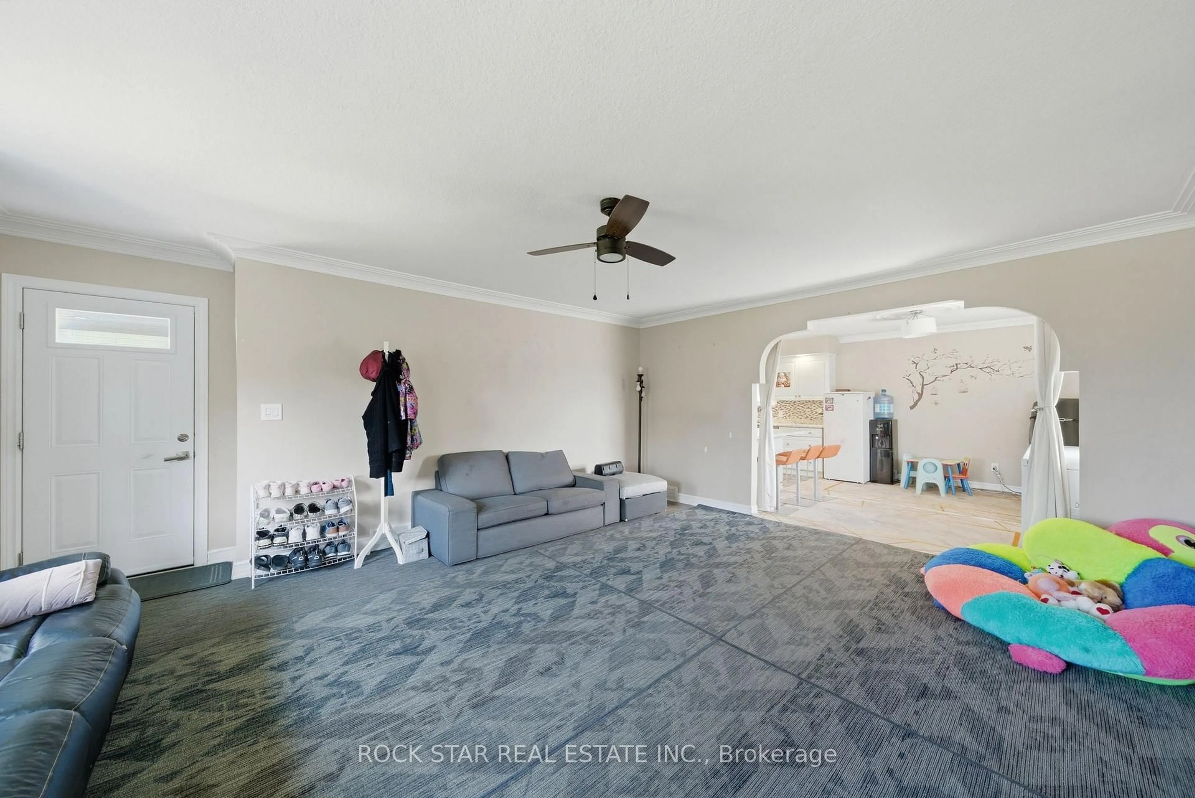 A pic of a room for 250 Grantham Ave, St. Catharines Ontario L2M 4Z5