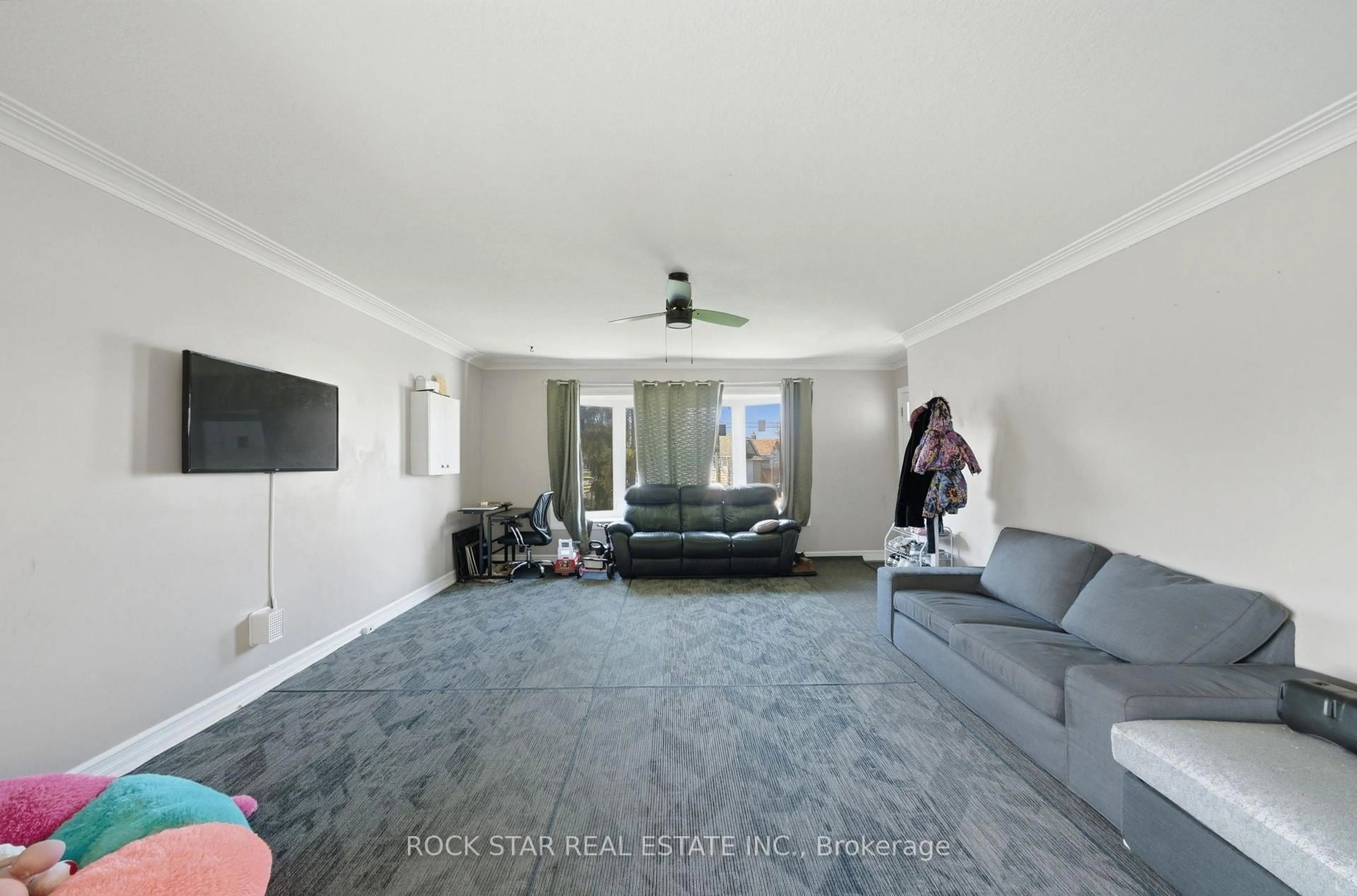 A pic of a room for 250 Grantham Ave, St. Catharines Ontario L2M 4Z5