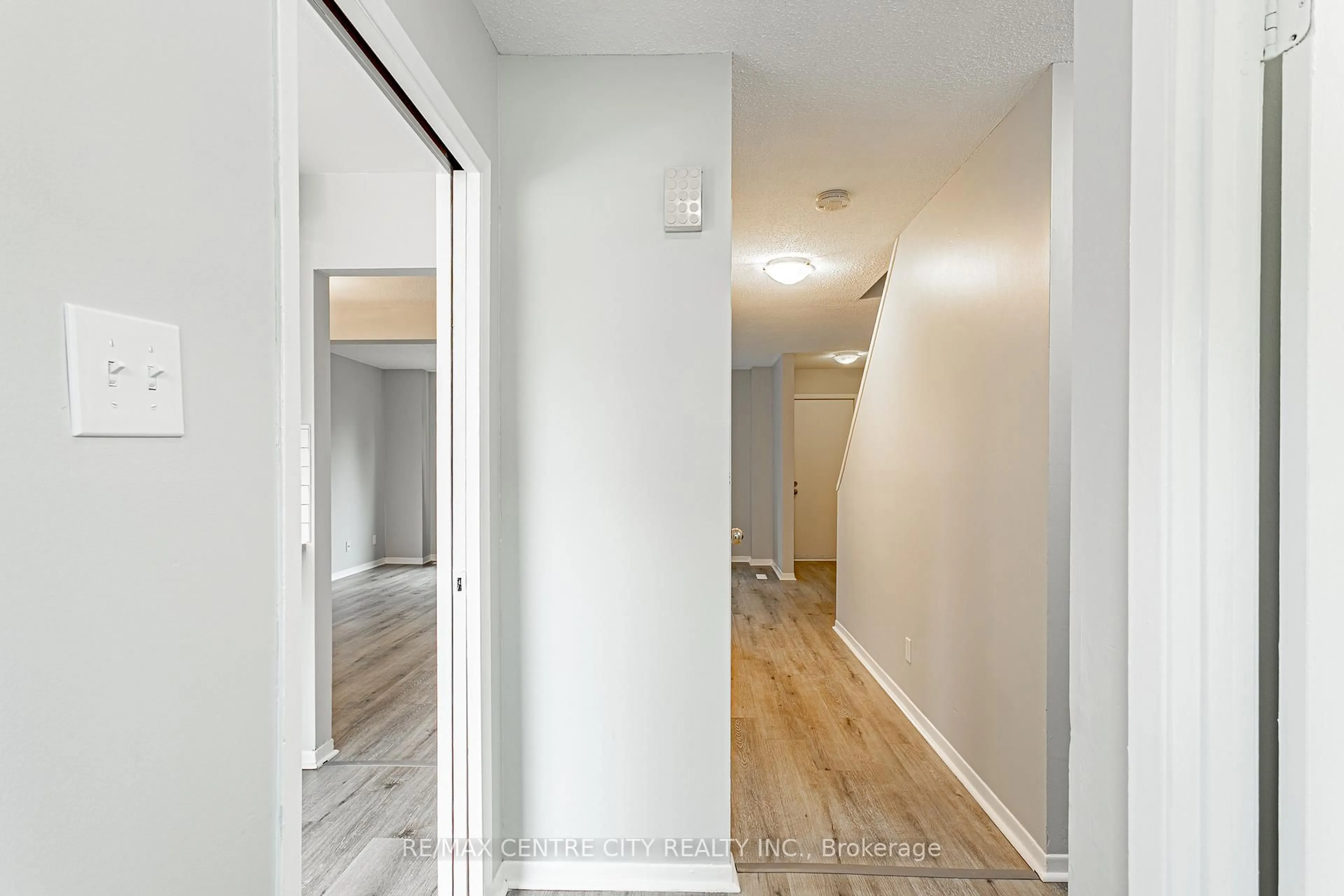 Indoor entryway for 550 Second St #47, London East Ontario N5V 3S3