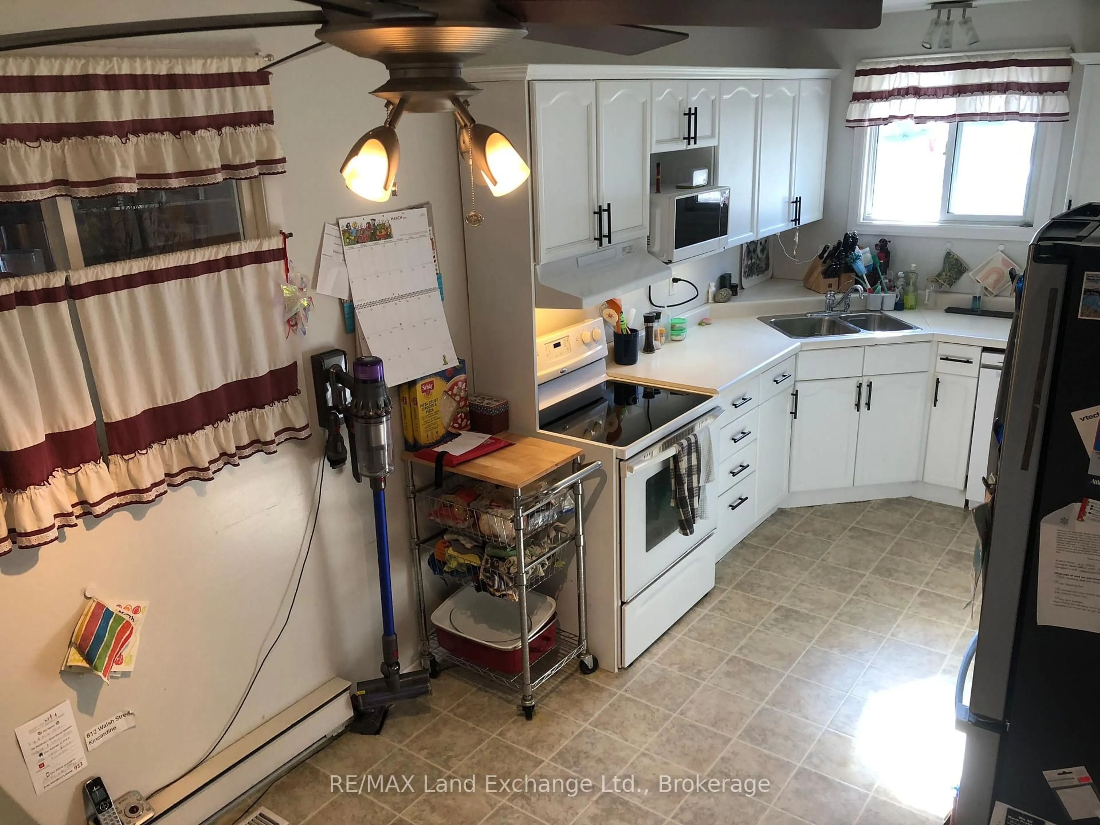Standard kitchen, ceramic/tile floor for 812 Walsh St, Kincardine Ontario N2Z 1P4