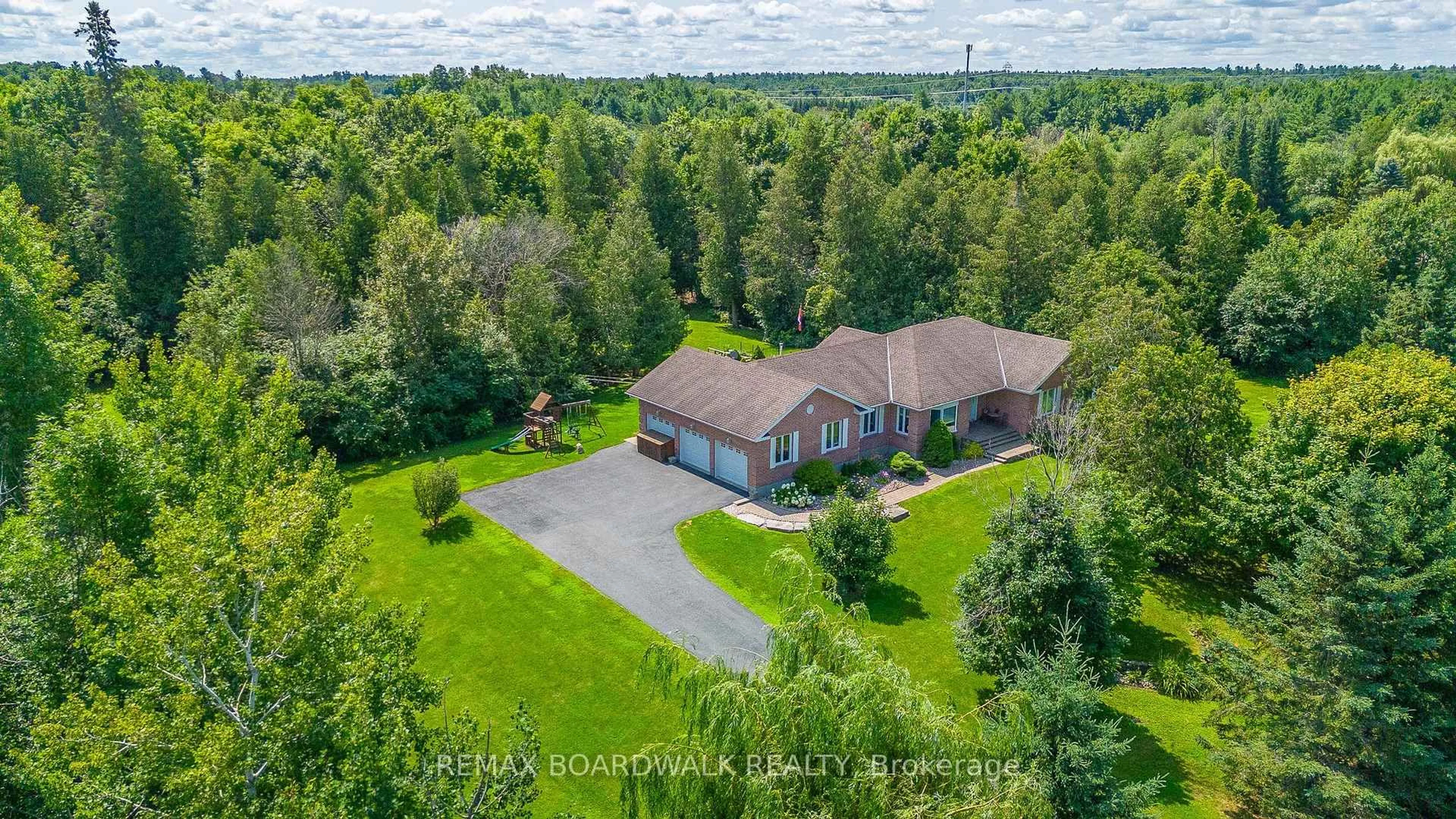 A pic from outside/outdoor area/front of a property/back of a property/a pic from drone, water/lake/river/ocean view for 14 Panandrick View Dr, Ottawa Ontario K2W 1A5