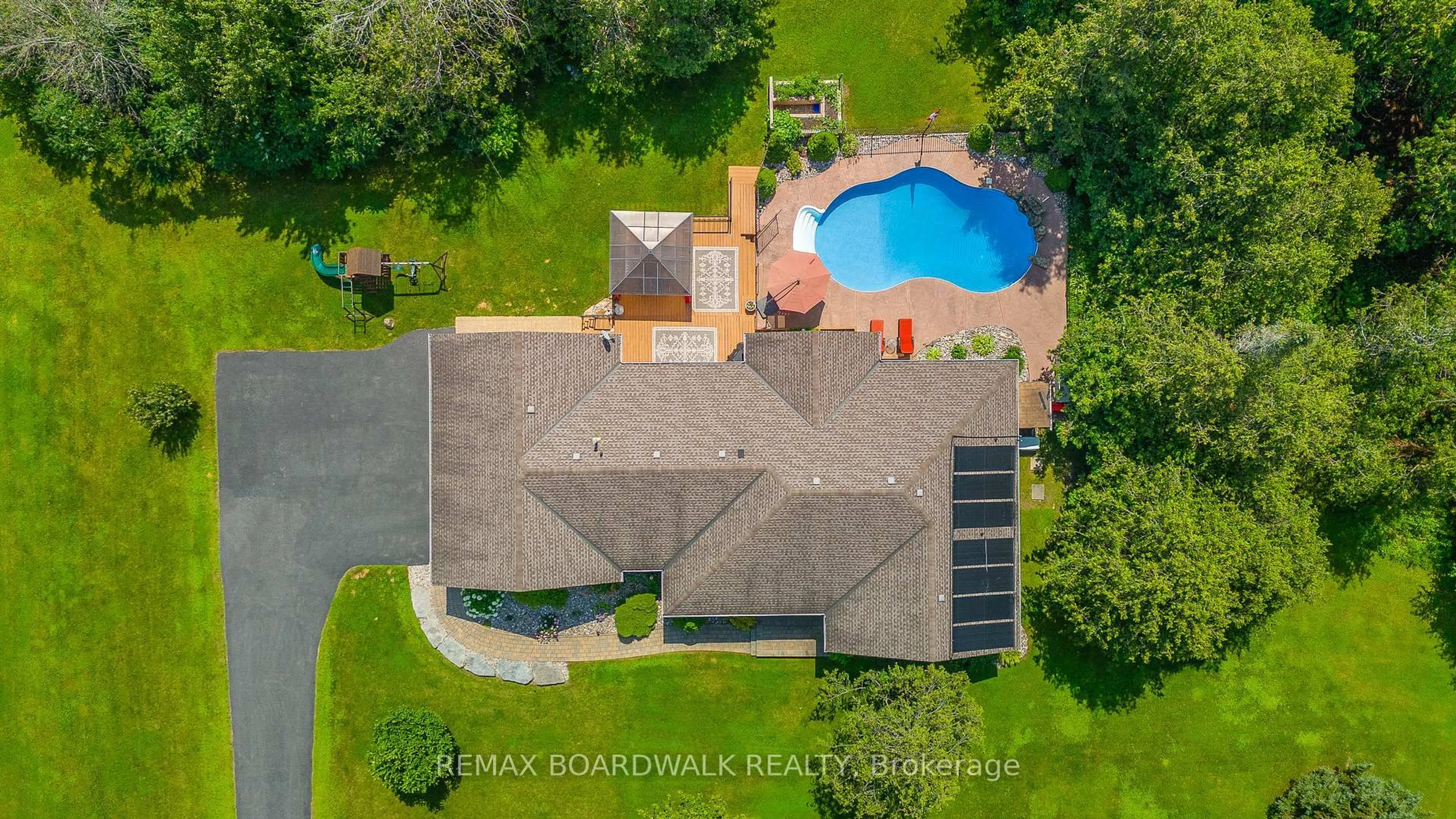A pic from outside/outdoor area/front of a property/back of a property/a pic from drone, water/lake/river/ocean view for 14 Panandrick View Dr, Ottawa Ontario K2W 1A5