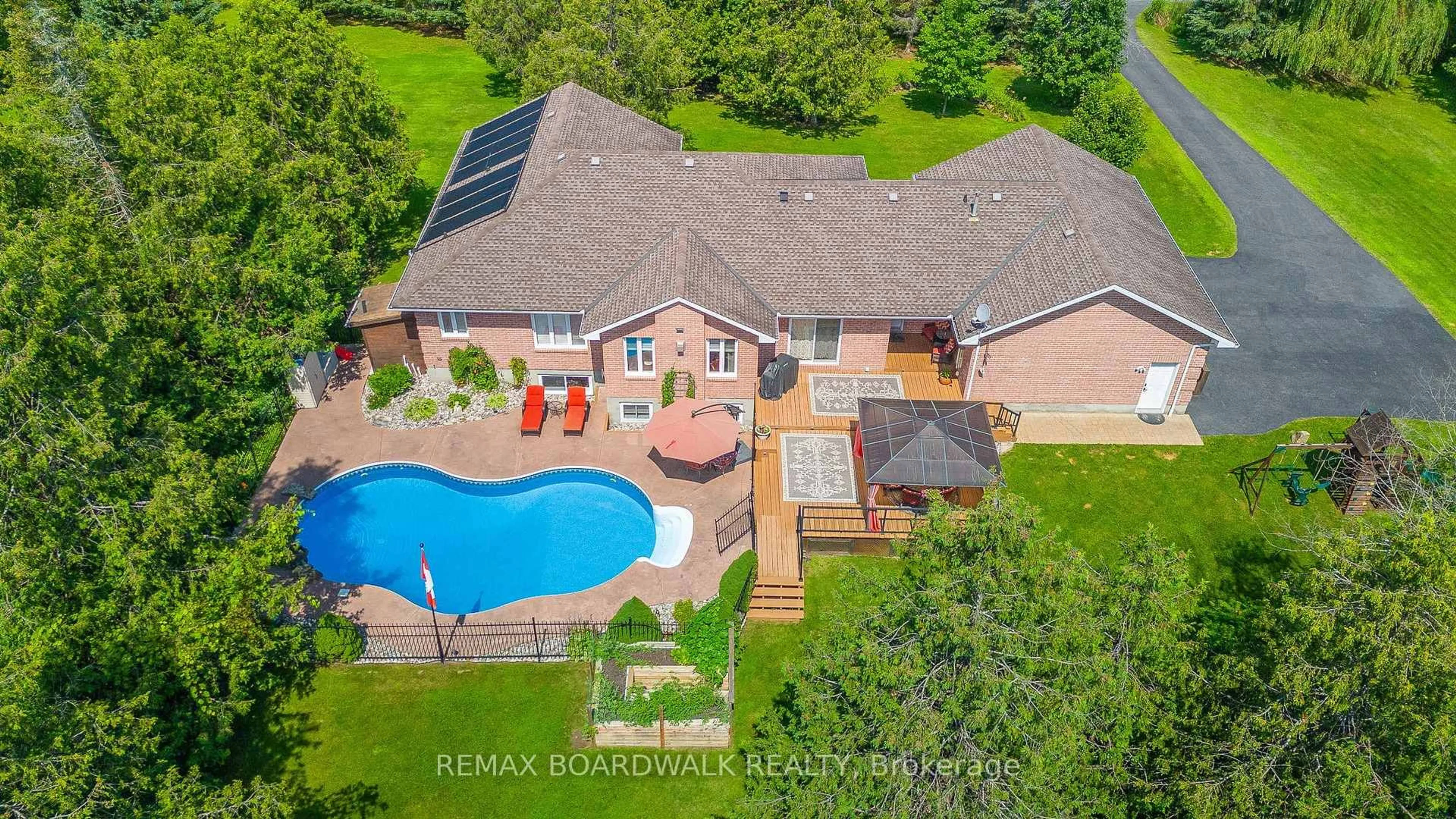 A pic from outside/outdoor area/front of a property/back of a property/a pic from drone, water/lake/river/ocean view for 14 Panandrick View Dr, Ottawa Ontario K2W 1A5