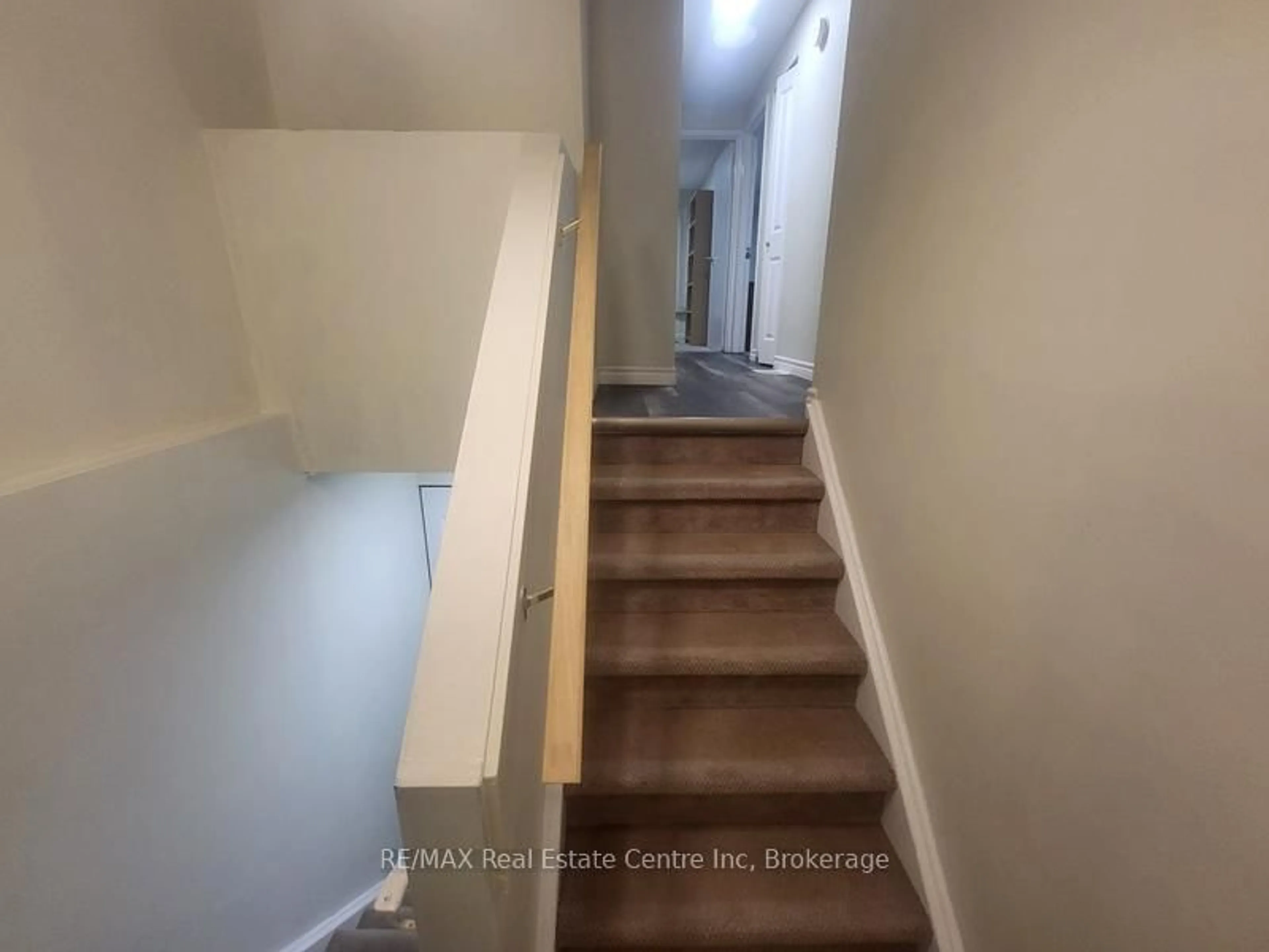 Stairs for 137 Dovercliffe Rd, Guelph Ontario N1G 3A5
