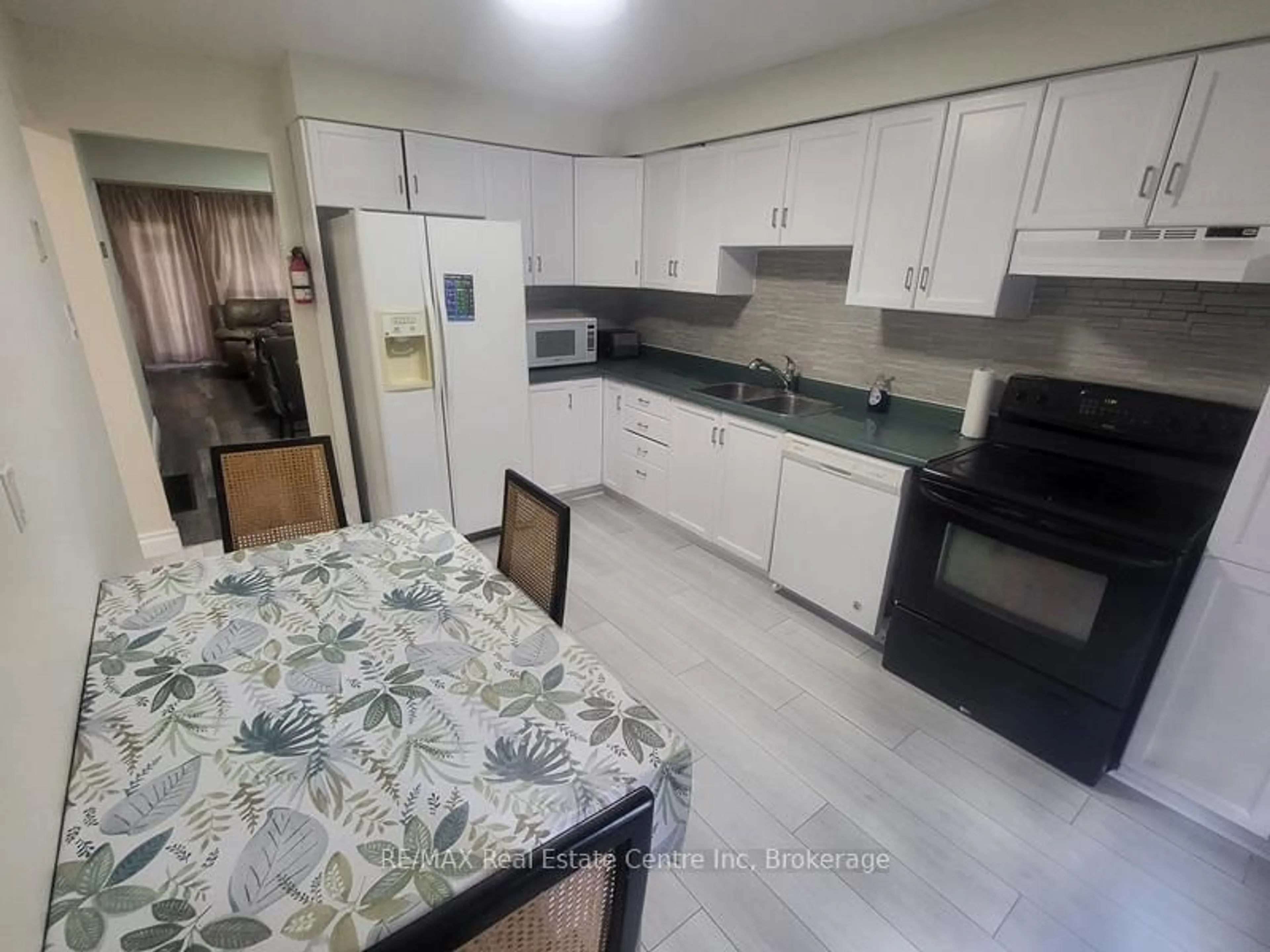 Standard kitchen, unknown for 137 Dovercliffe Rd, Guelph Ontario N1G 3A5