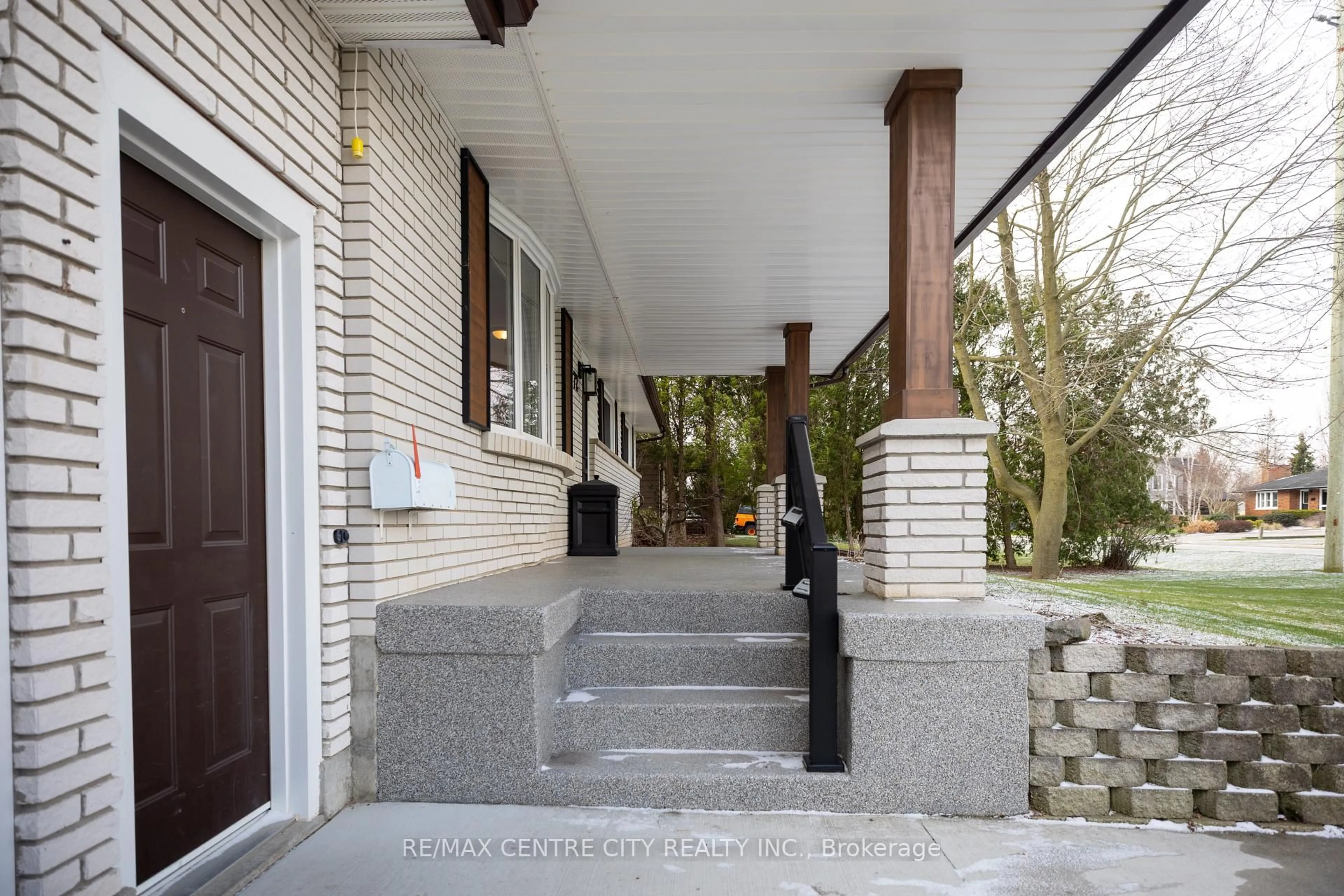 Unknown for 72 Elmwood Ave, St. Thomas Ontario N5R 4Z7