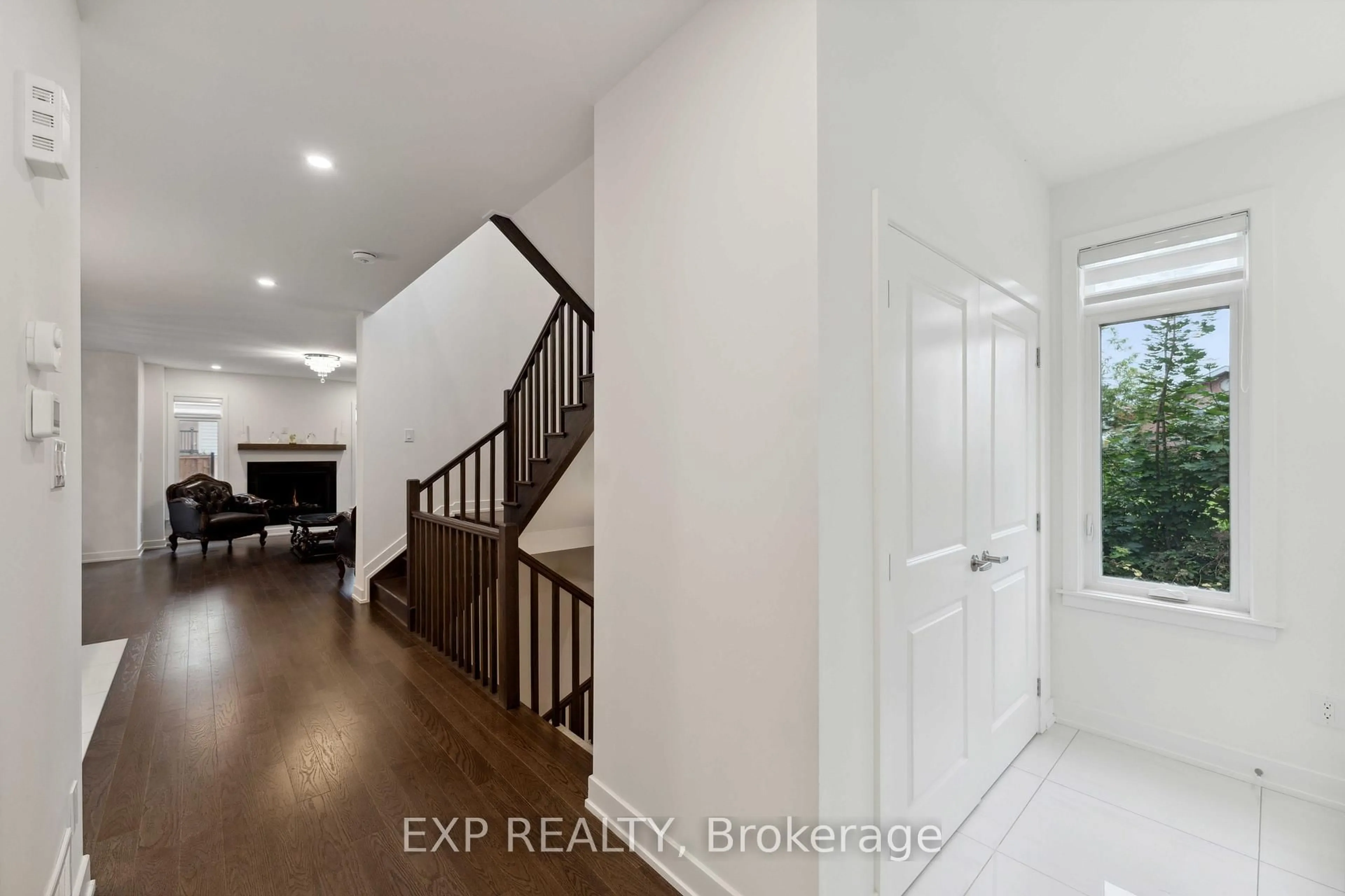 Indoor entryway for 748 OVATION Grve, Ottawa Ontario K1T 0X6