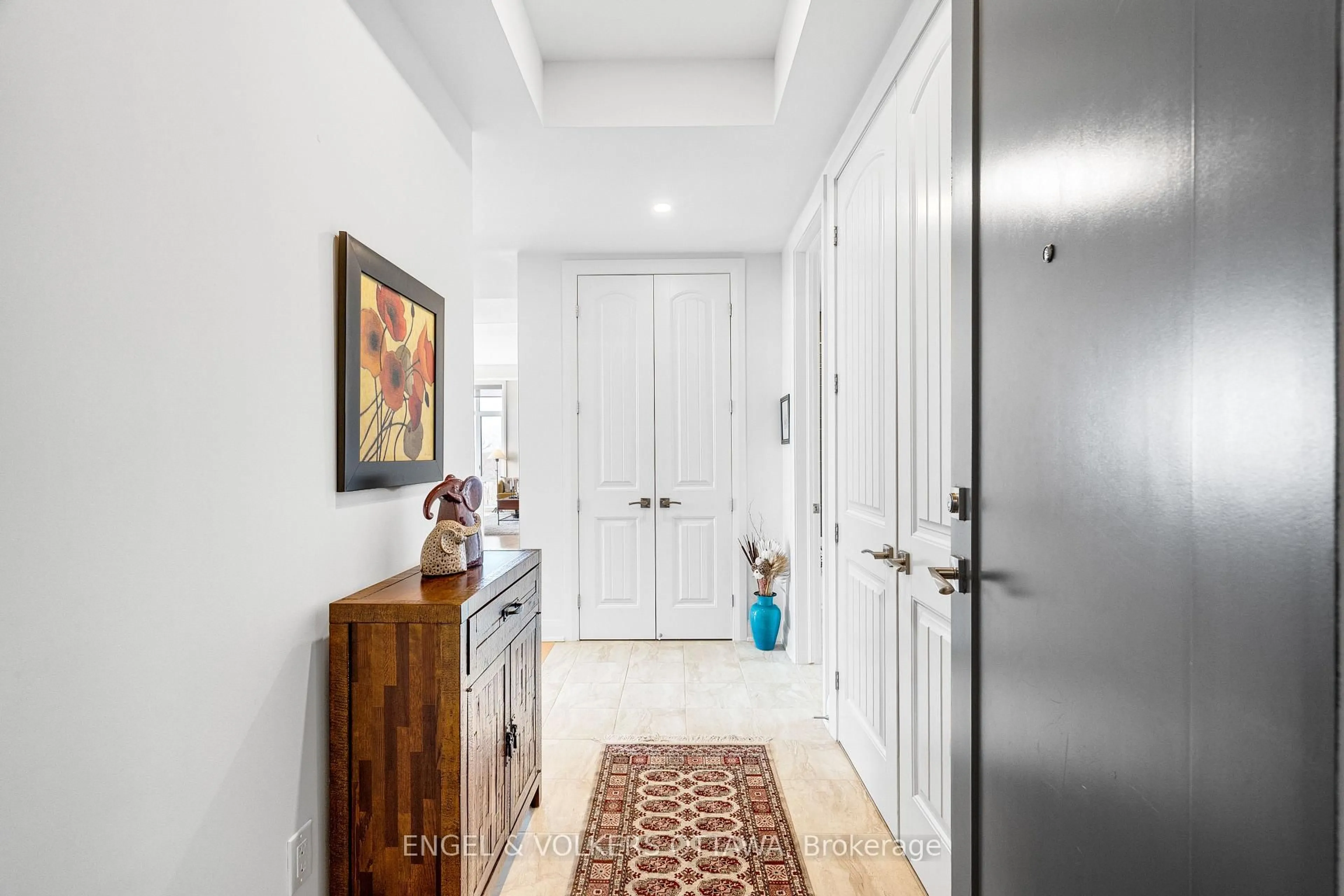 Indoor entryway for 110 Cortile Private #402, Ottawa Ontario K1V 2S8