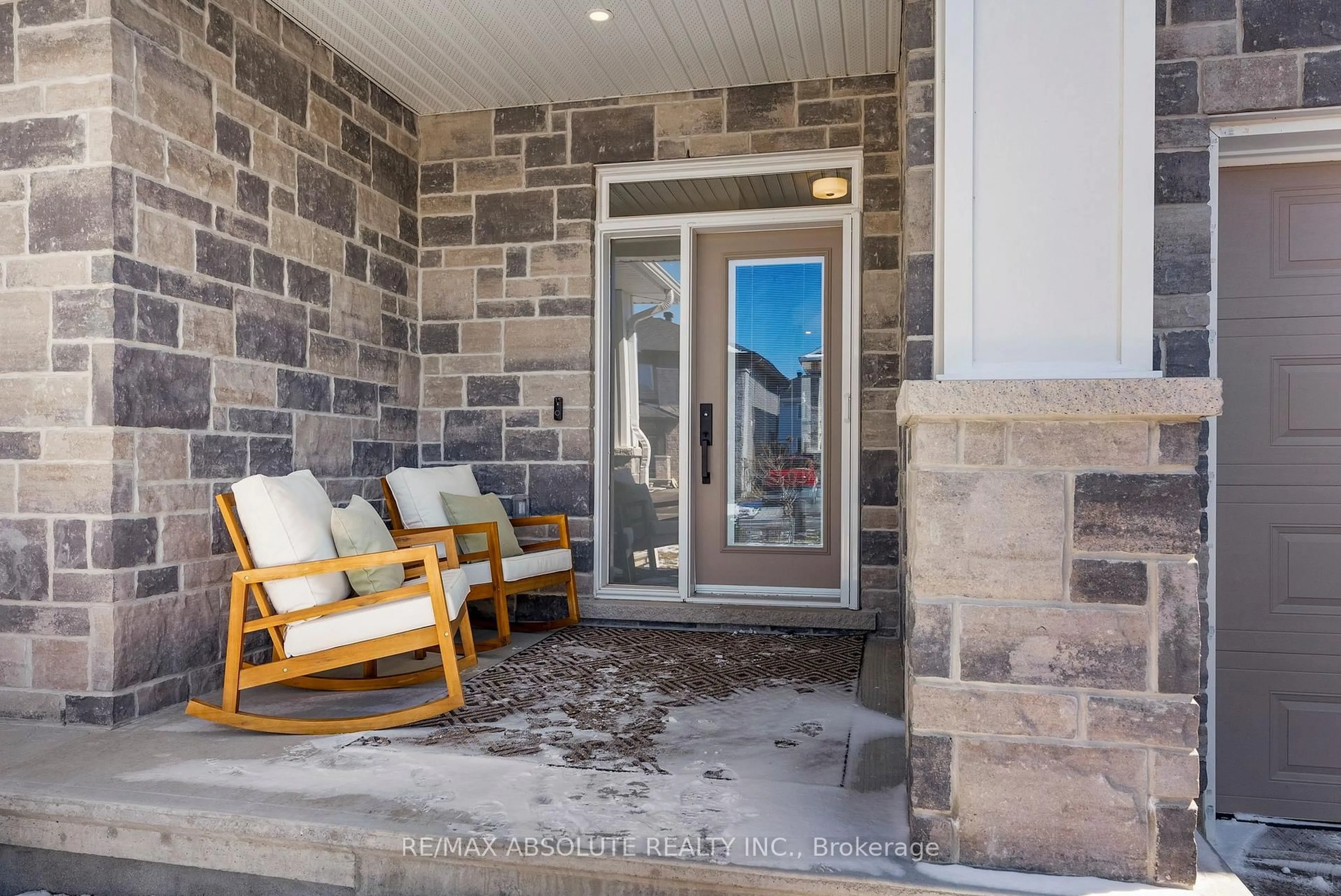 Indoor entryway for 120 Thomas St, Arnprior Ontario K7S 0J4