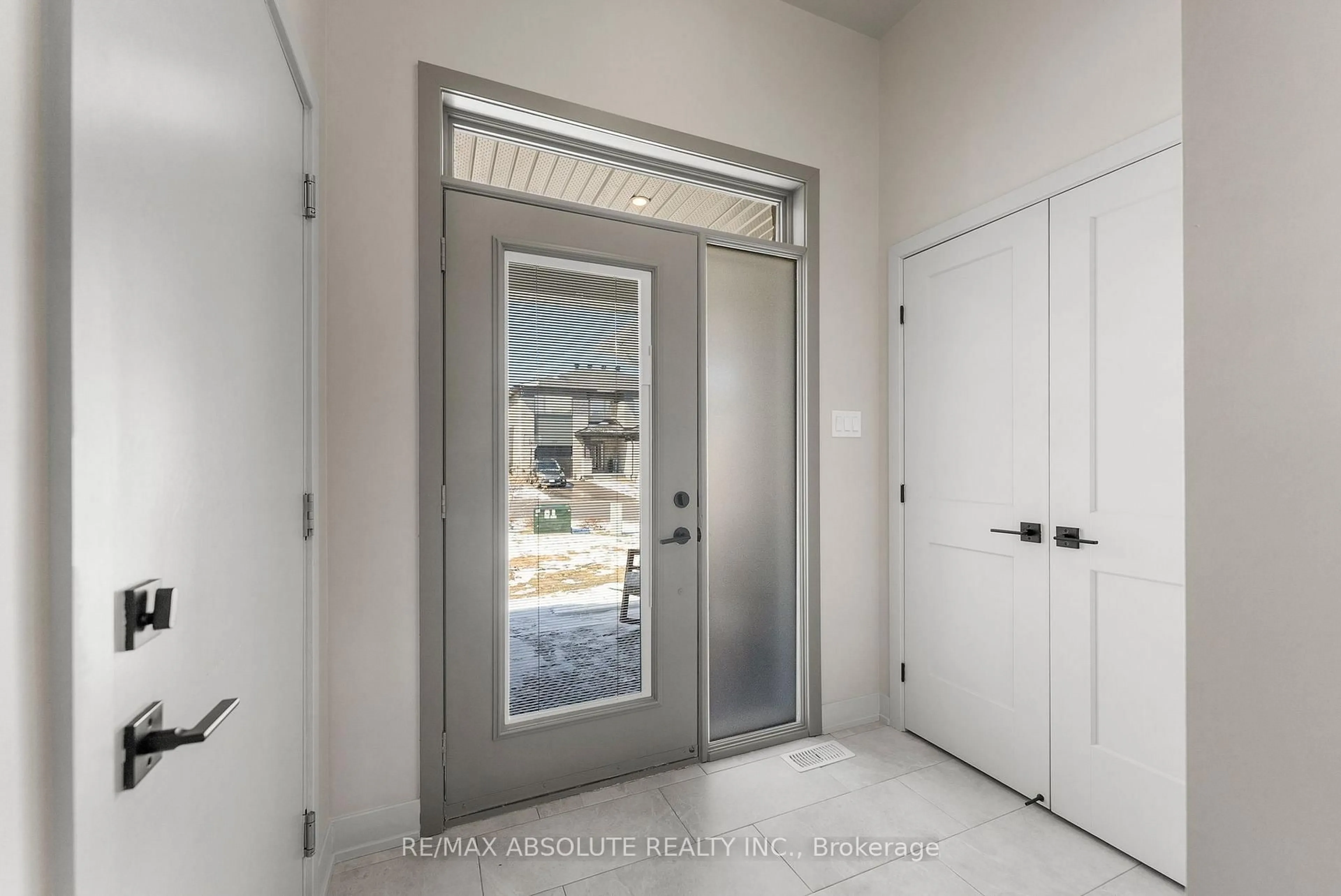 Indoor entryway for 120 Thomas St, Arnprior Ontario K7S 0J4