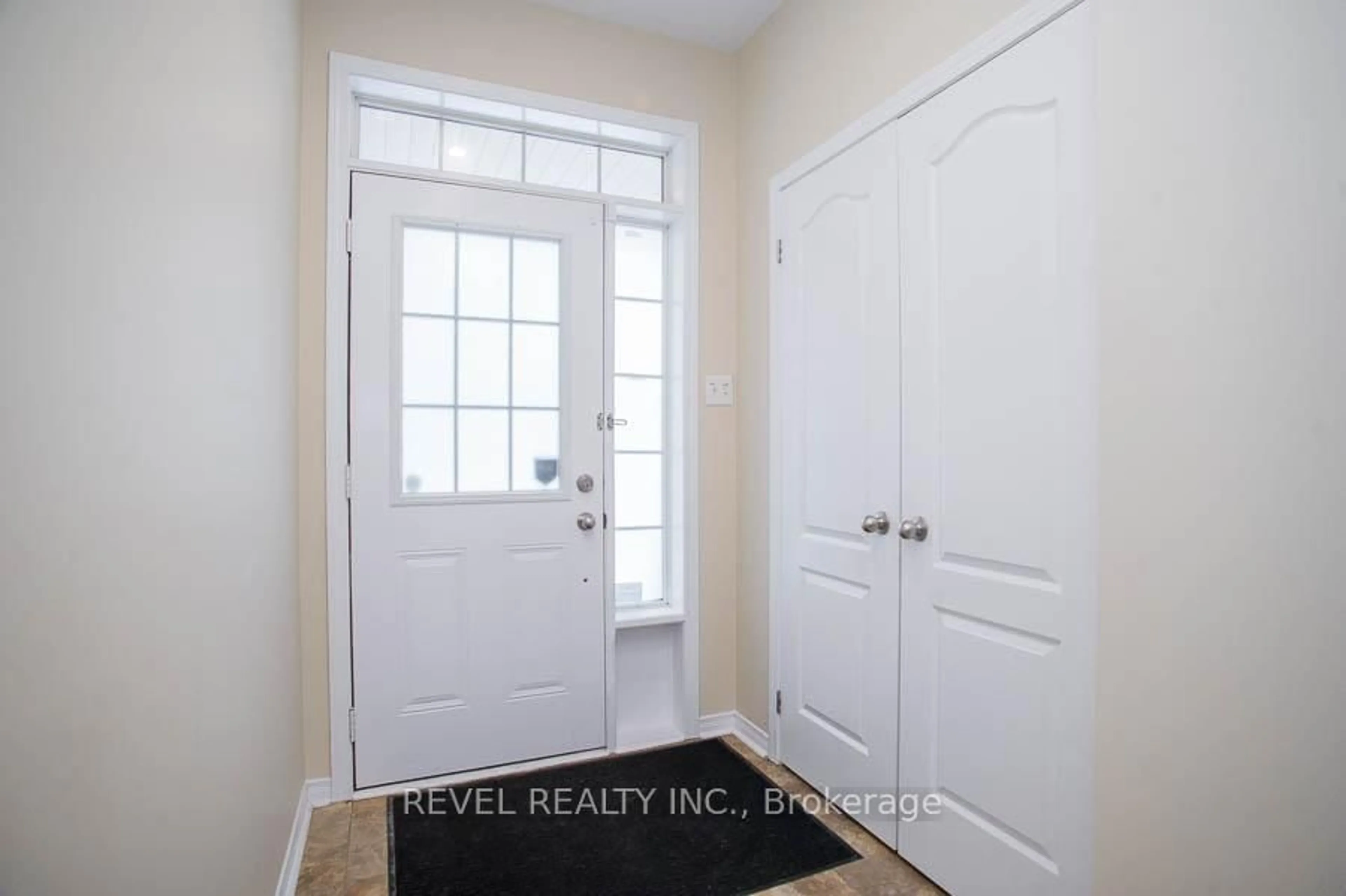 Indoor entryway for 21 Diana Ave #43, Brantford Ontario N3T 0G7