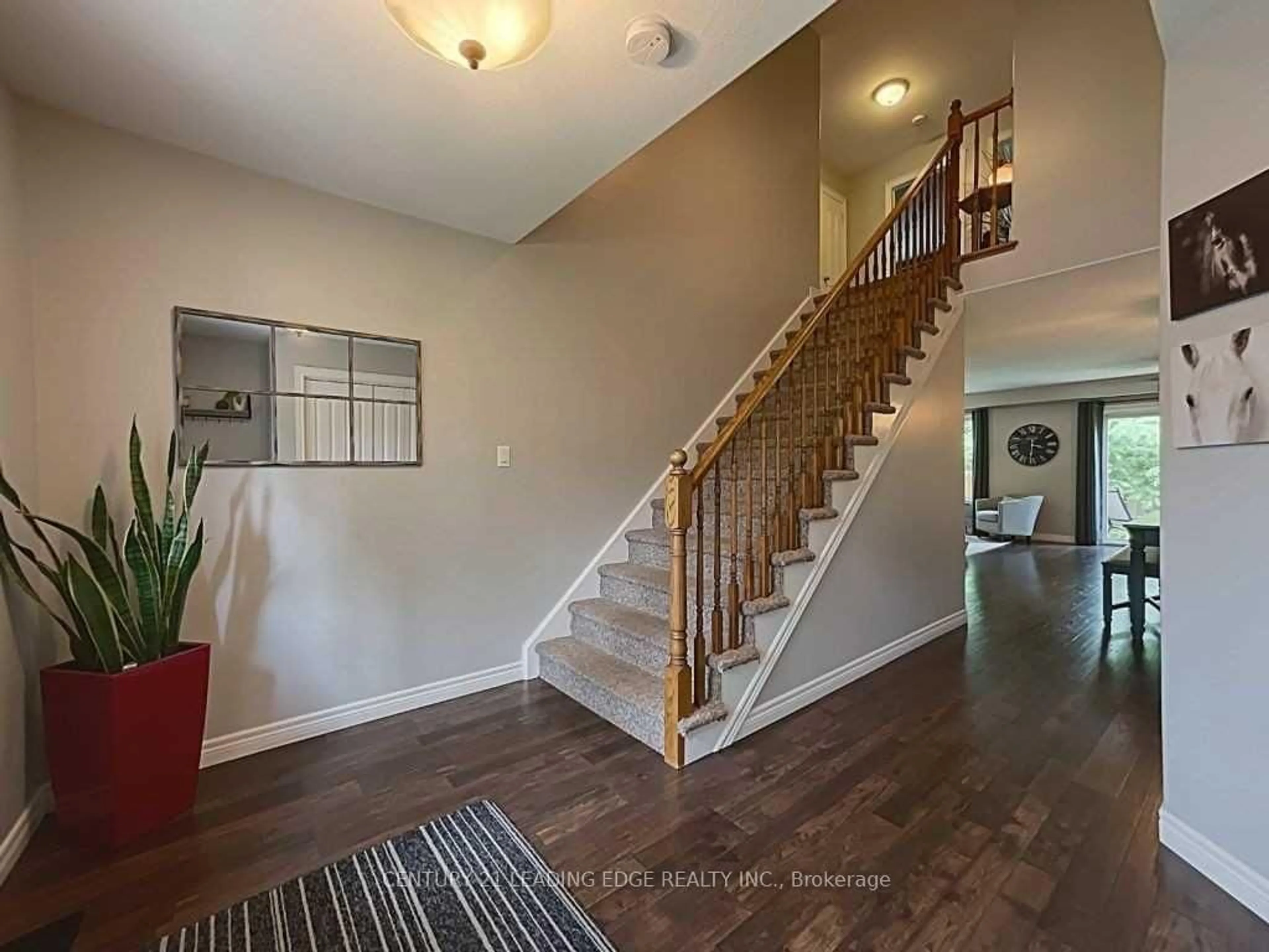 Indoor entryway for 124 College St #9, West Lincoln Ontario L0R 2A0