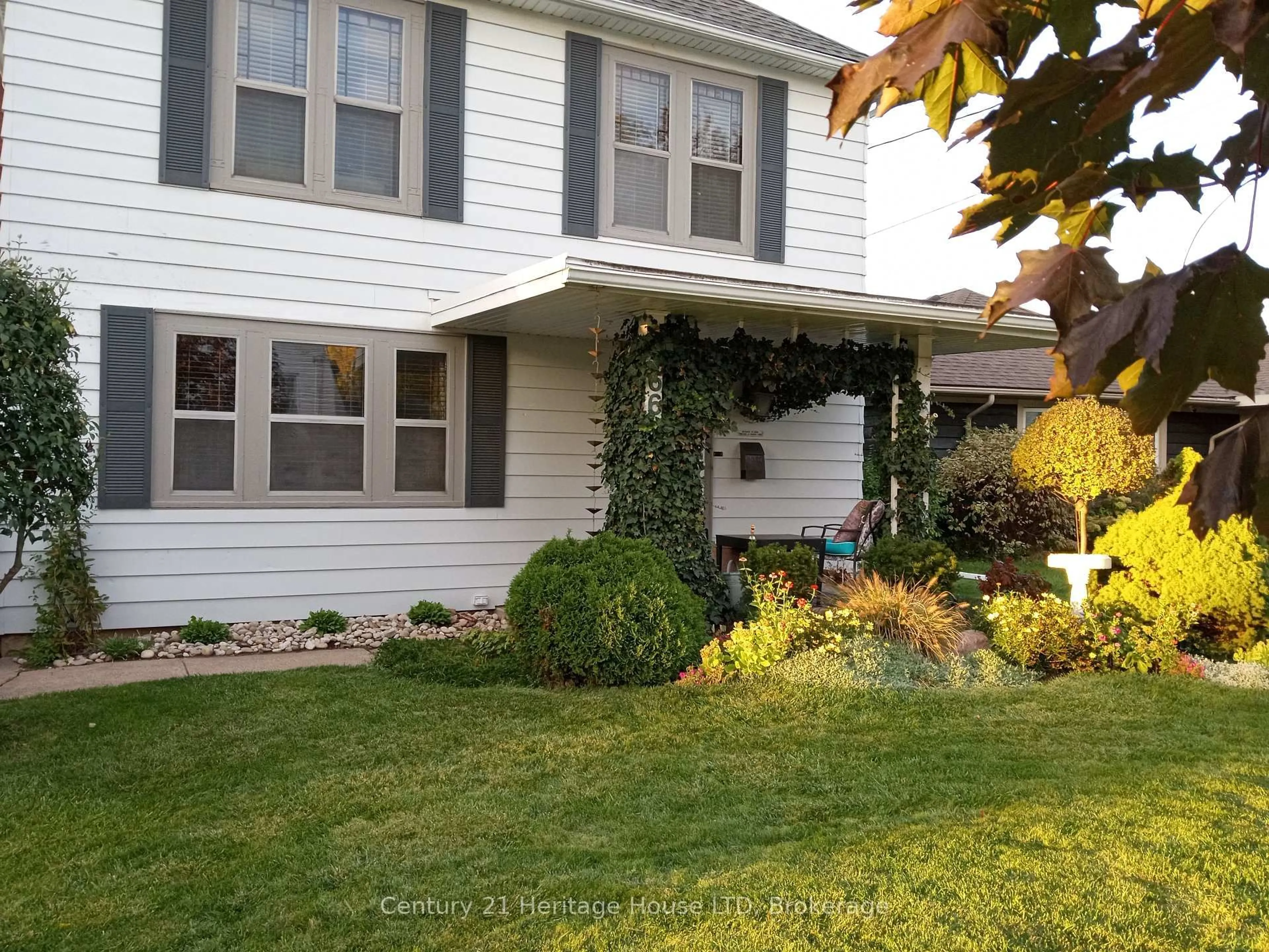 Home with vinyl exterior material, street for 66 Bald St, Welland Ontario L3C 5B9