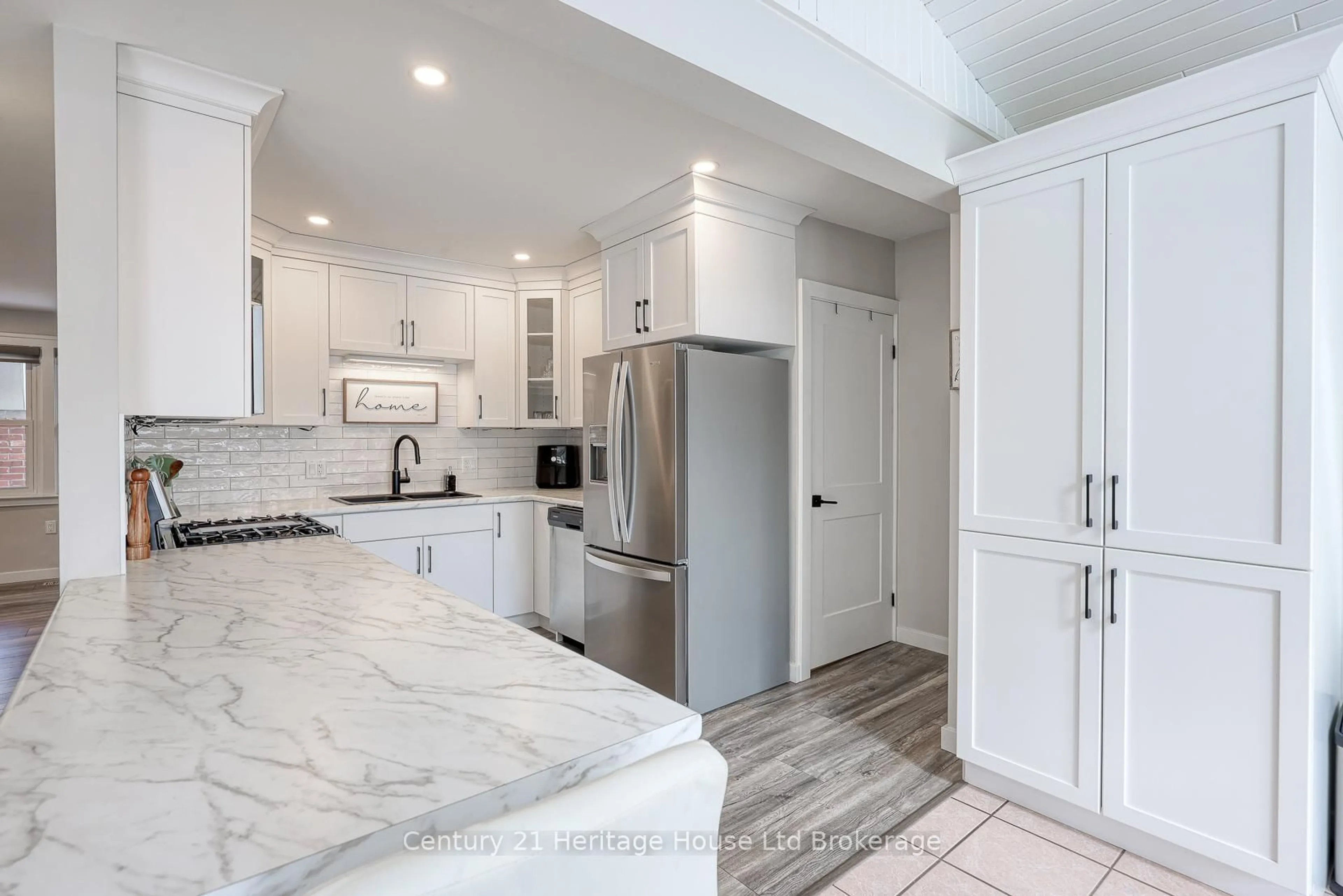 Open concept kitchen, ceramic/tile floor for 258 Graham St, Woodstock Ontario N4S 6K7