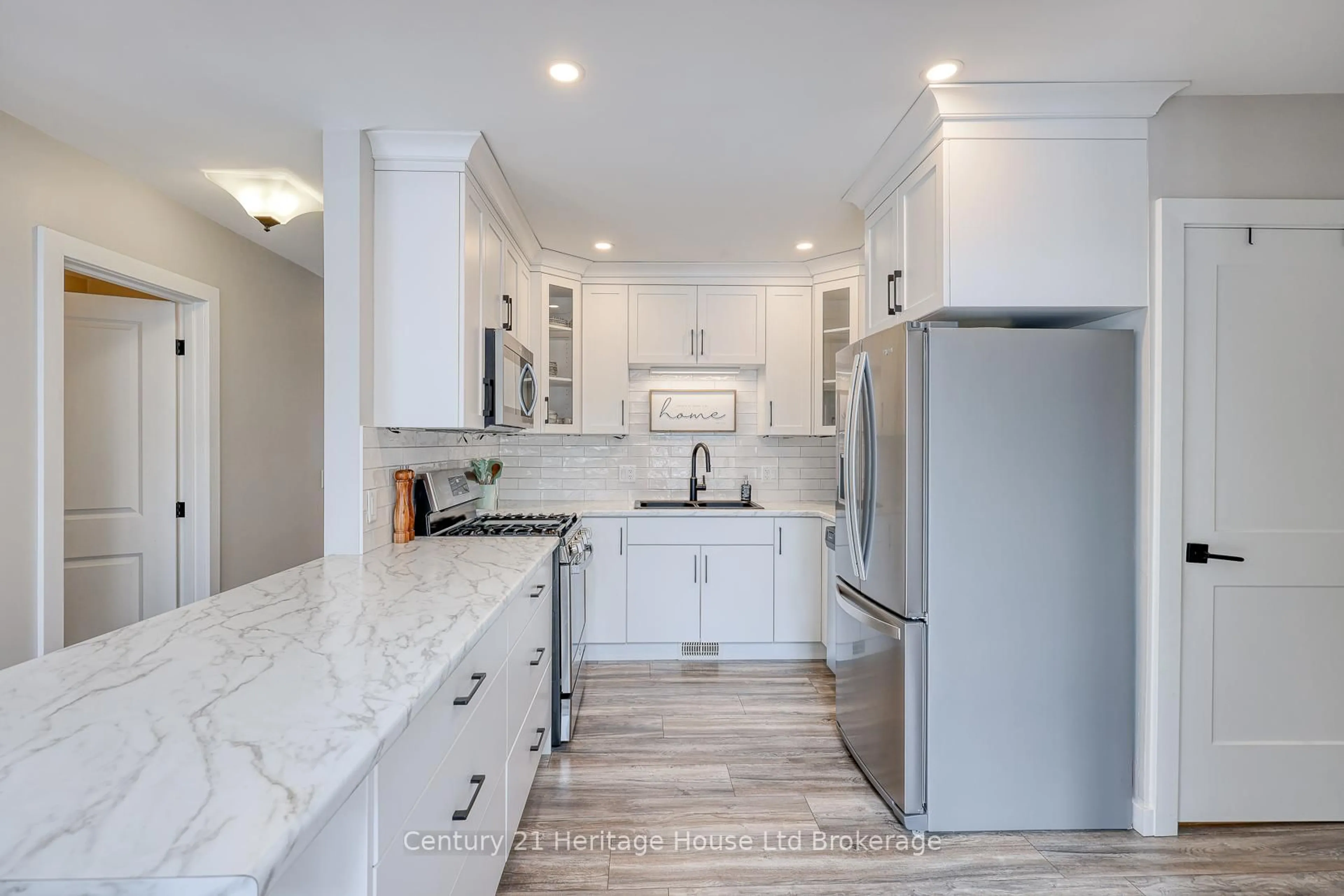 Open concept kitchen, ceramic/tile floor for 258 Graham St, Woodstock Ontario N4S 6K7