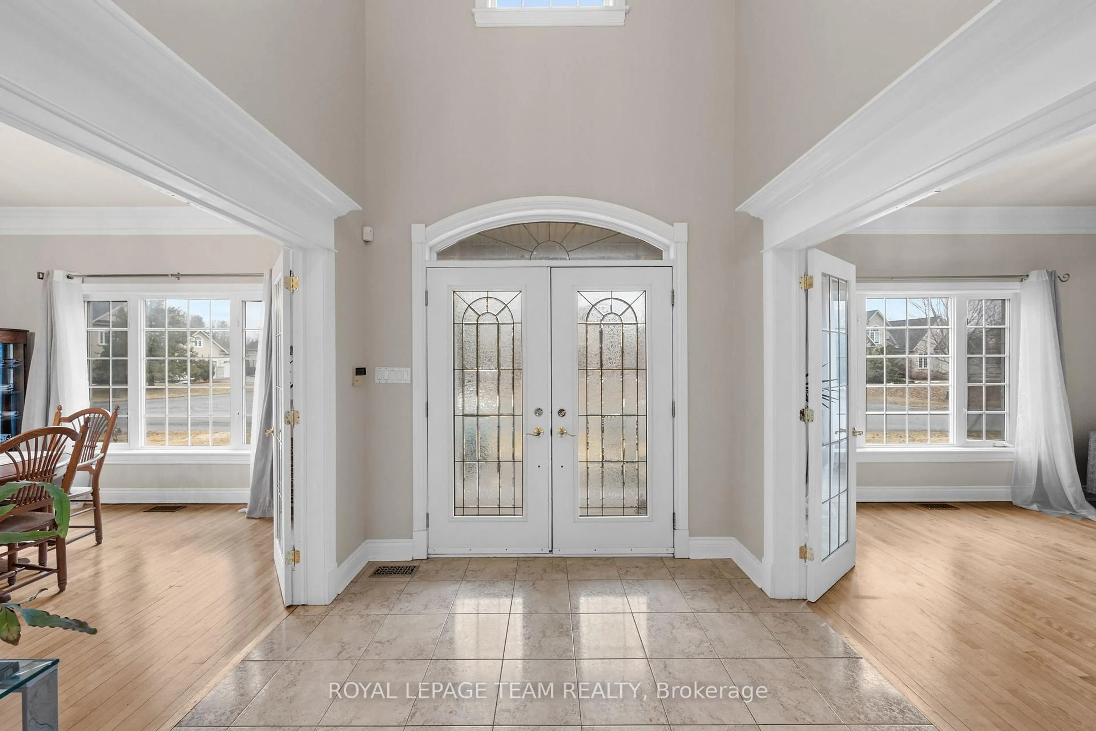 Indoor entryway for 5440 Wadell Crt, Ottawa Ontario K4M 1L3