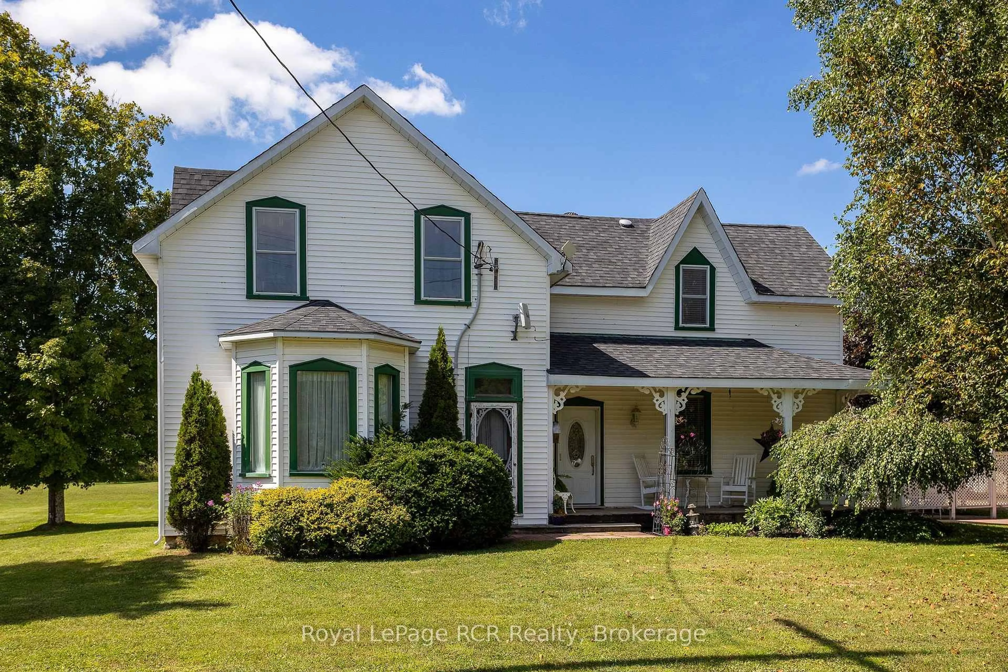 Home with vinyl exterior material, street for 580283 Sideroad 60, Chatsworth Ontario N0H 1C0