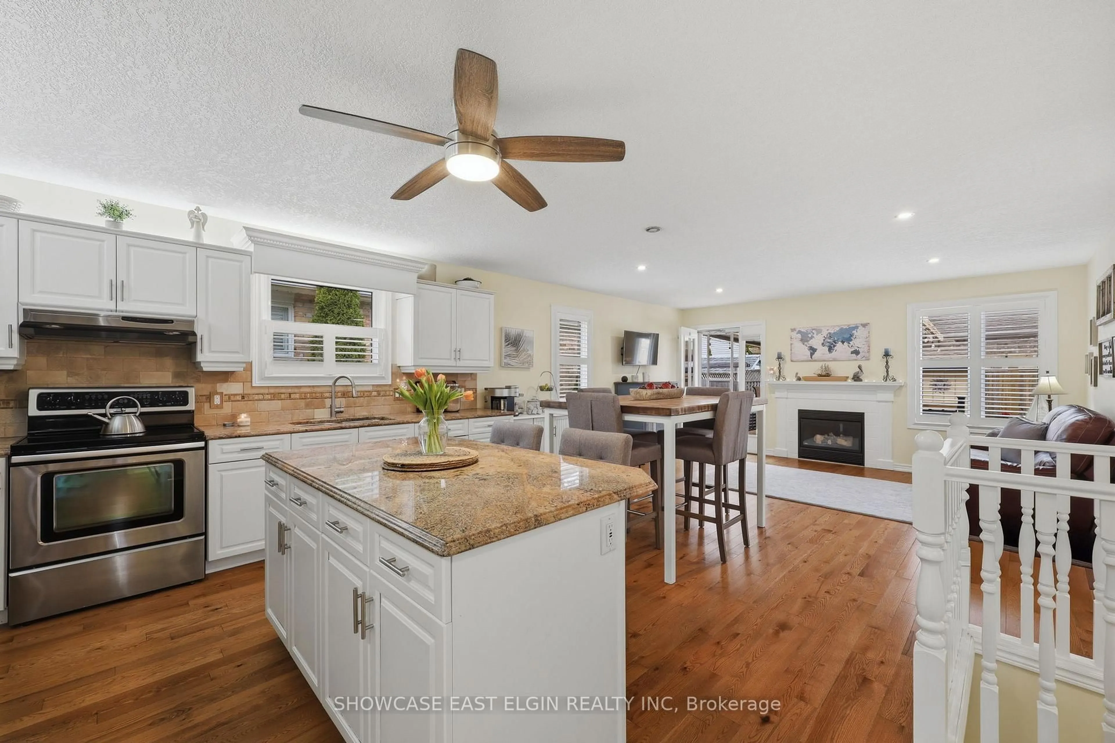 Open concept kitchen, unknown for 2 Harrington Cres, St. Thomas Ontario N5R 6J1