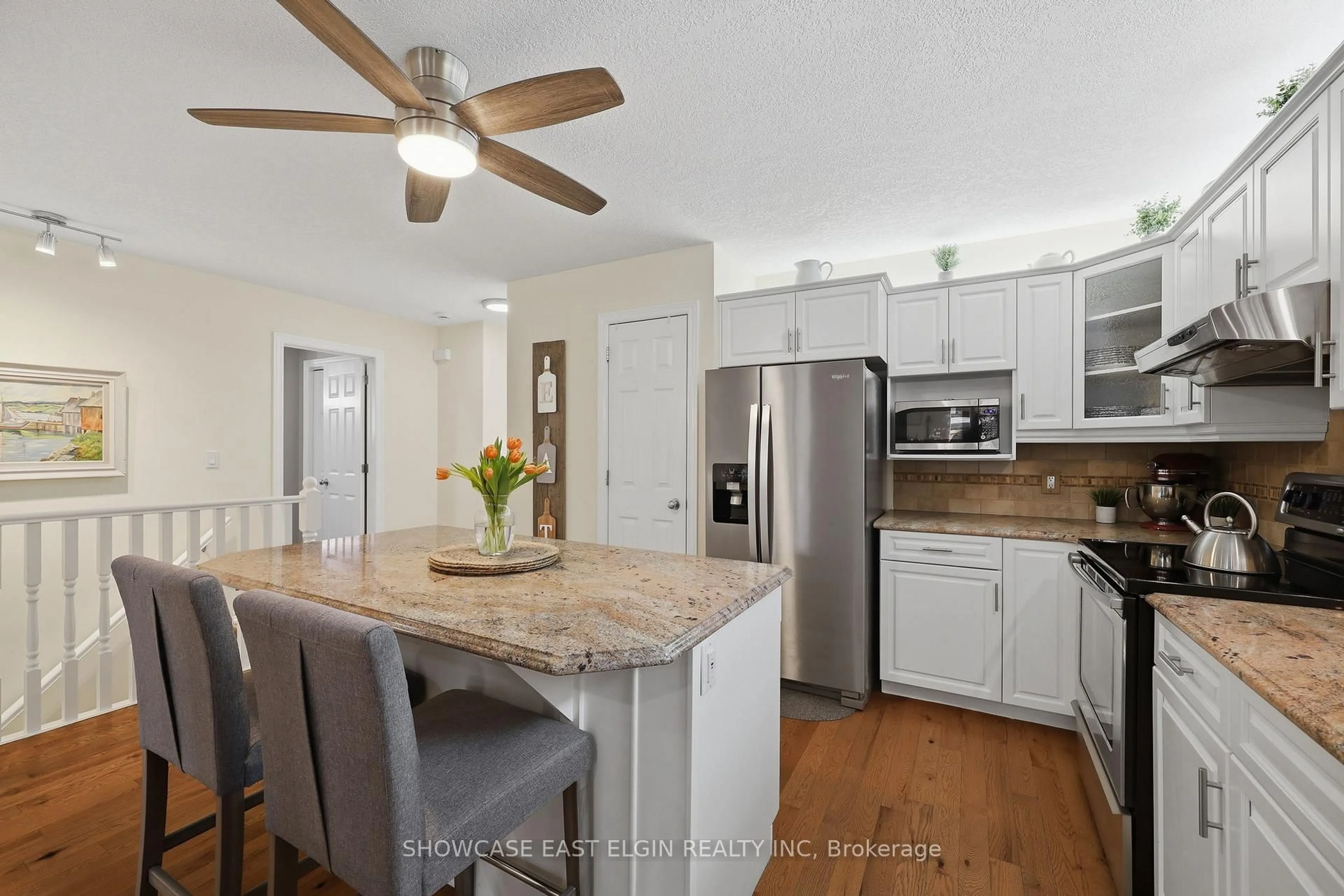 Open concept kitchen, ceramic/tile floor for 2 Harrington Cres, St. Thomas Ontario N5R 6J1