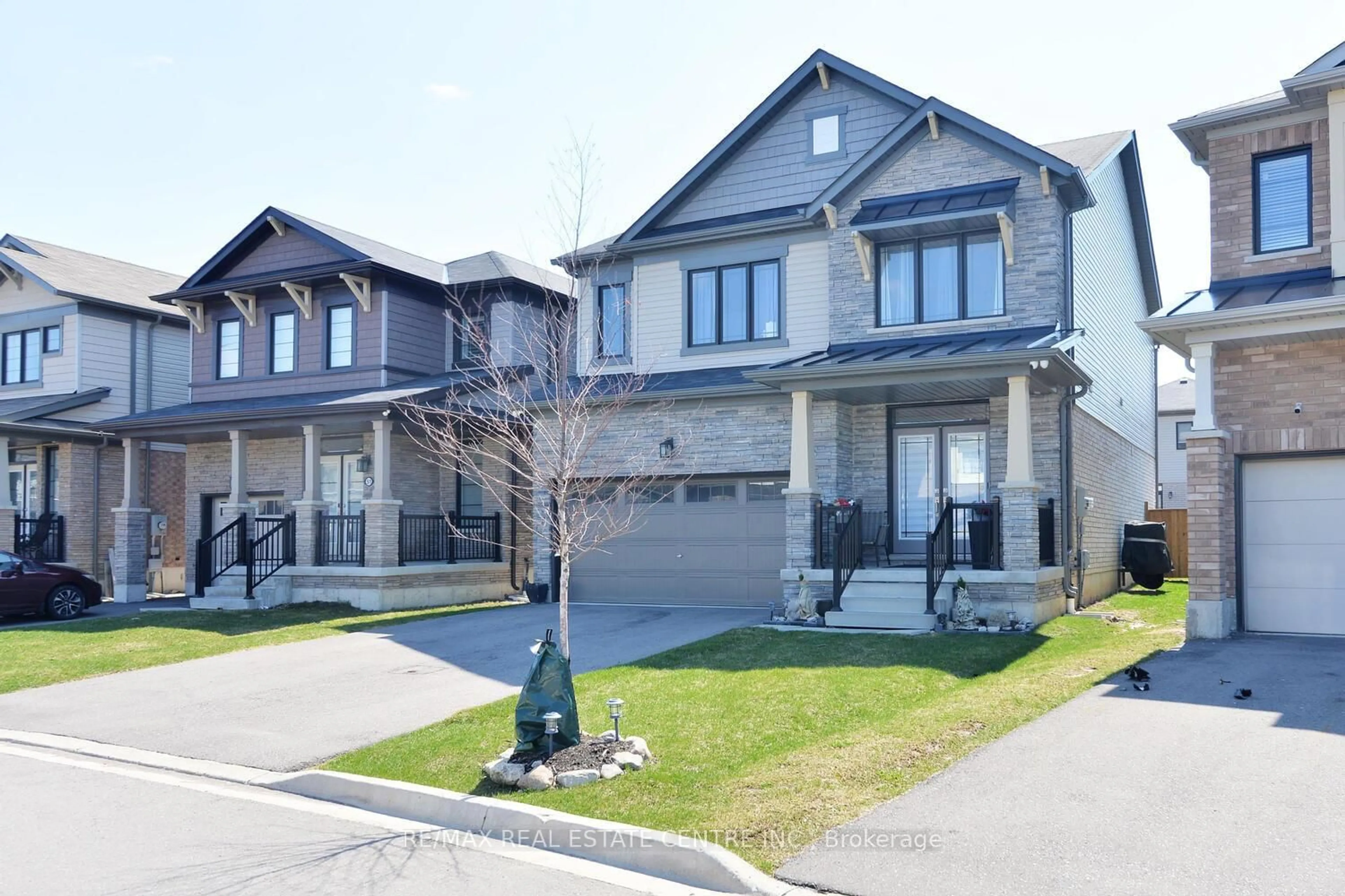 A pic from outside/outdoor area/front of a property/back of a property/a pic from drone, street for 55 Magdalena St, Hamilton Ontario L8J 0M3