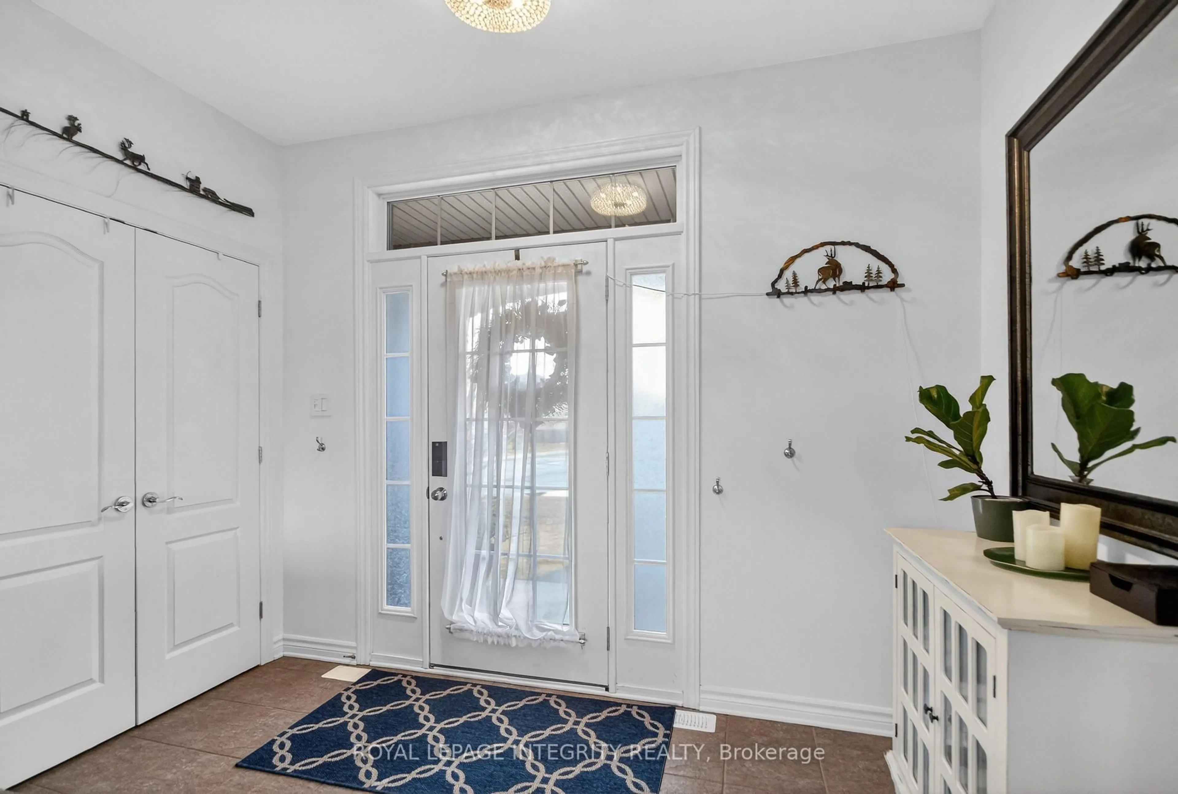 Indoor entryway for 98 Mayer St, The Nation Ontario K0A 1A0