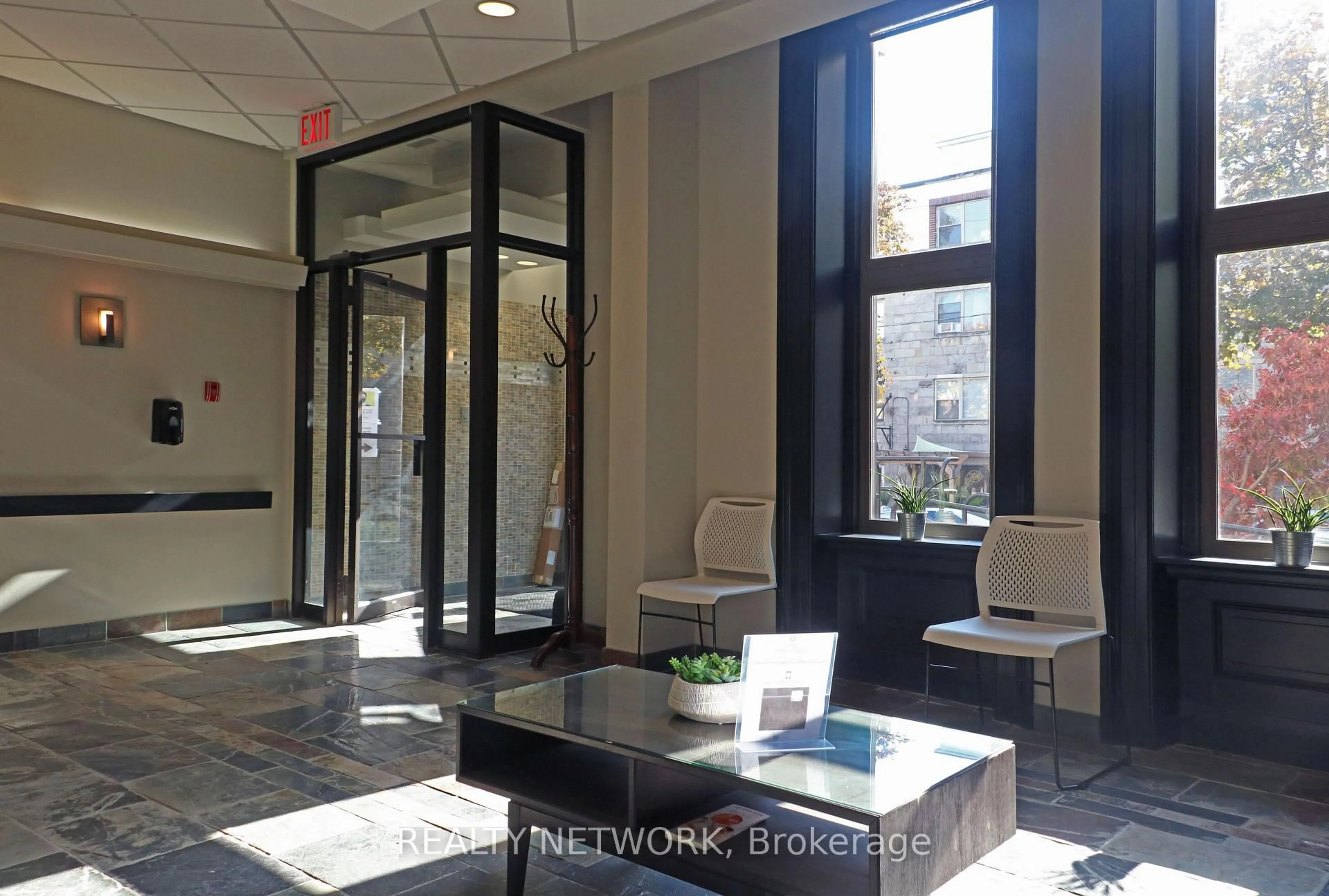 Indoor foyer for 14 Duke St, Hamilton Ontario L8P 1X1