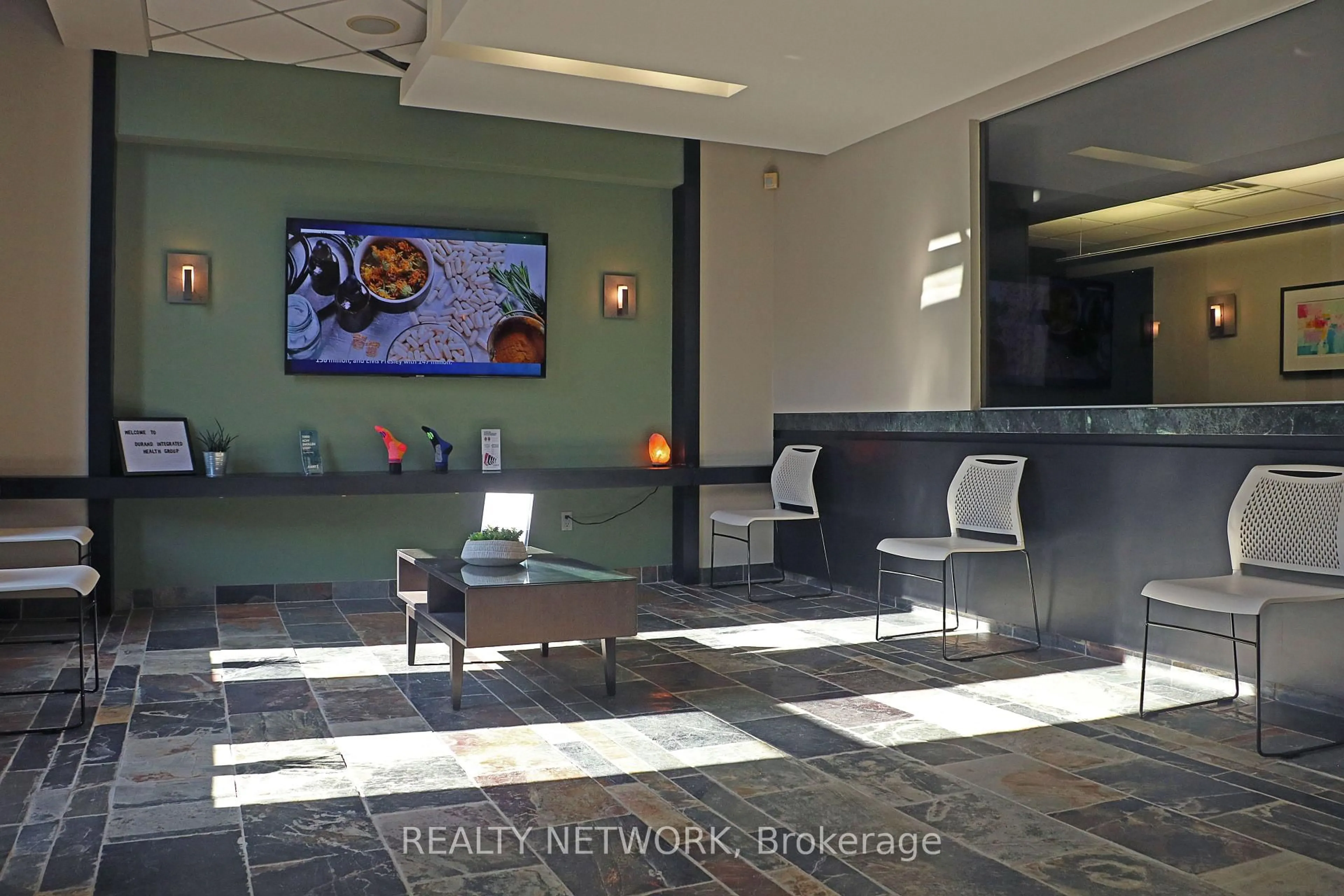 Lobby for 14 Duke St, Hamilton Ontario L8P 1X1