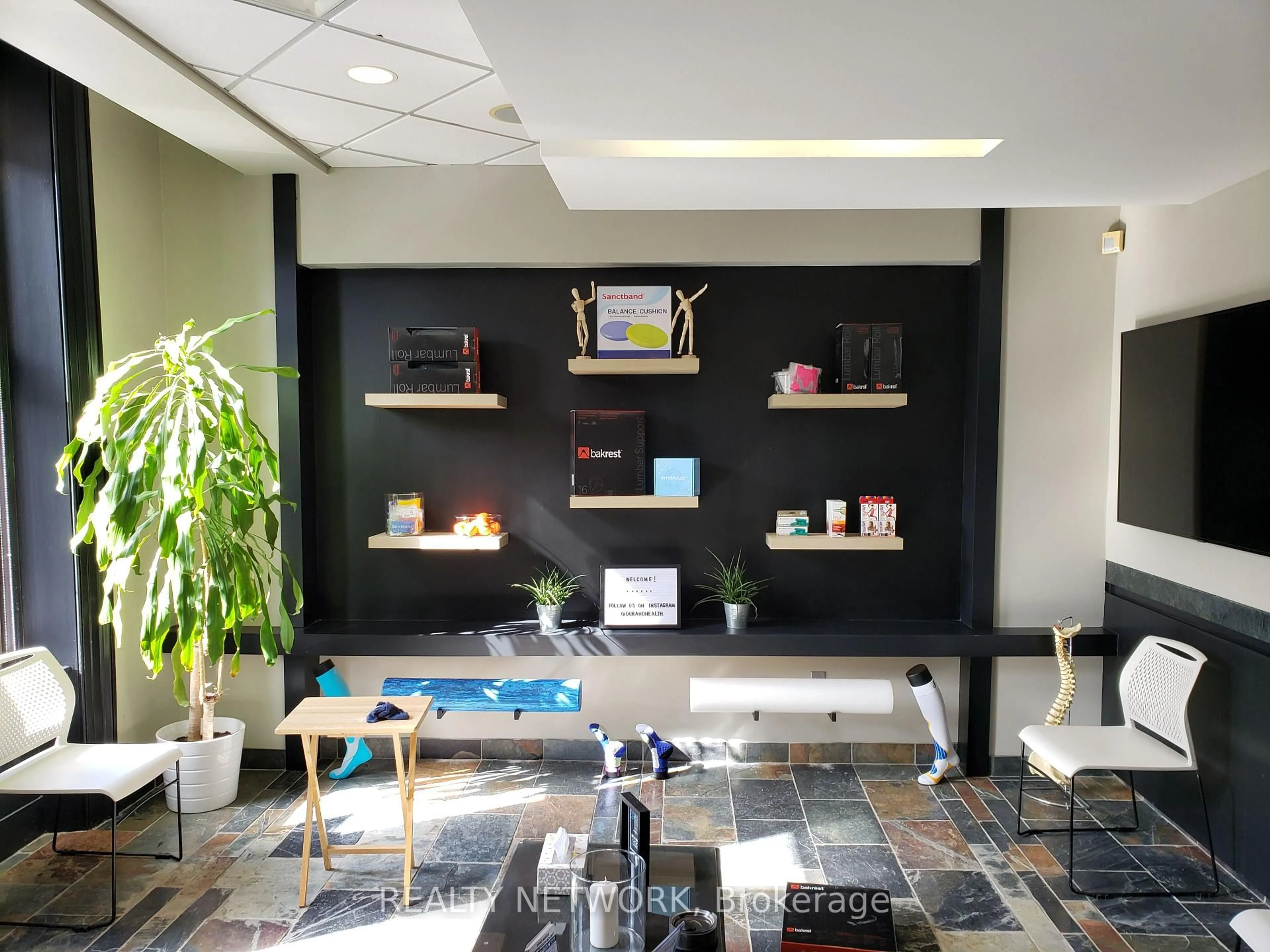 Lobby for 14 Duke St, Hamilton Ontario L8P 1X1