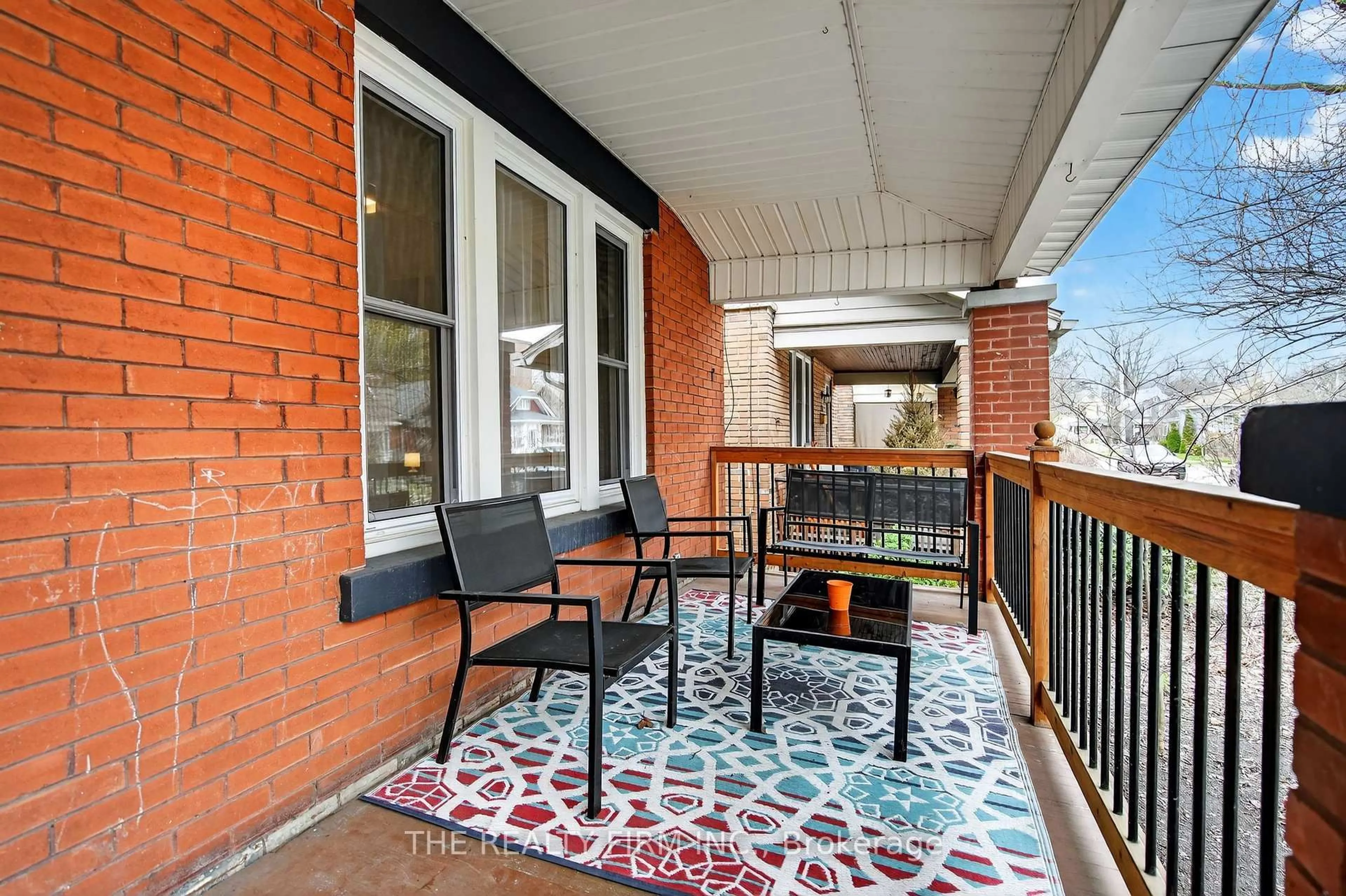 Patio, street for 567 Rosedale St, London East Ontario N6B 2C7