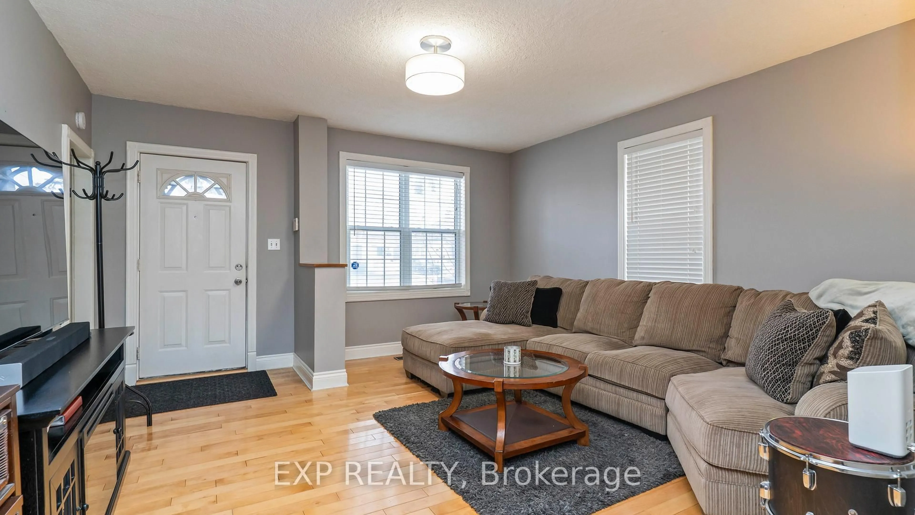 Living room with furniture, wood/laminate floor for 205 East St, London East Ontario N5Z 2S1