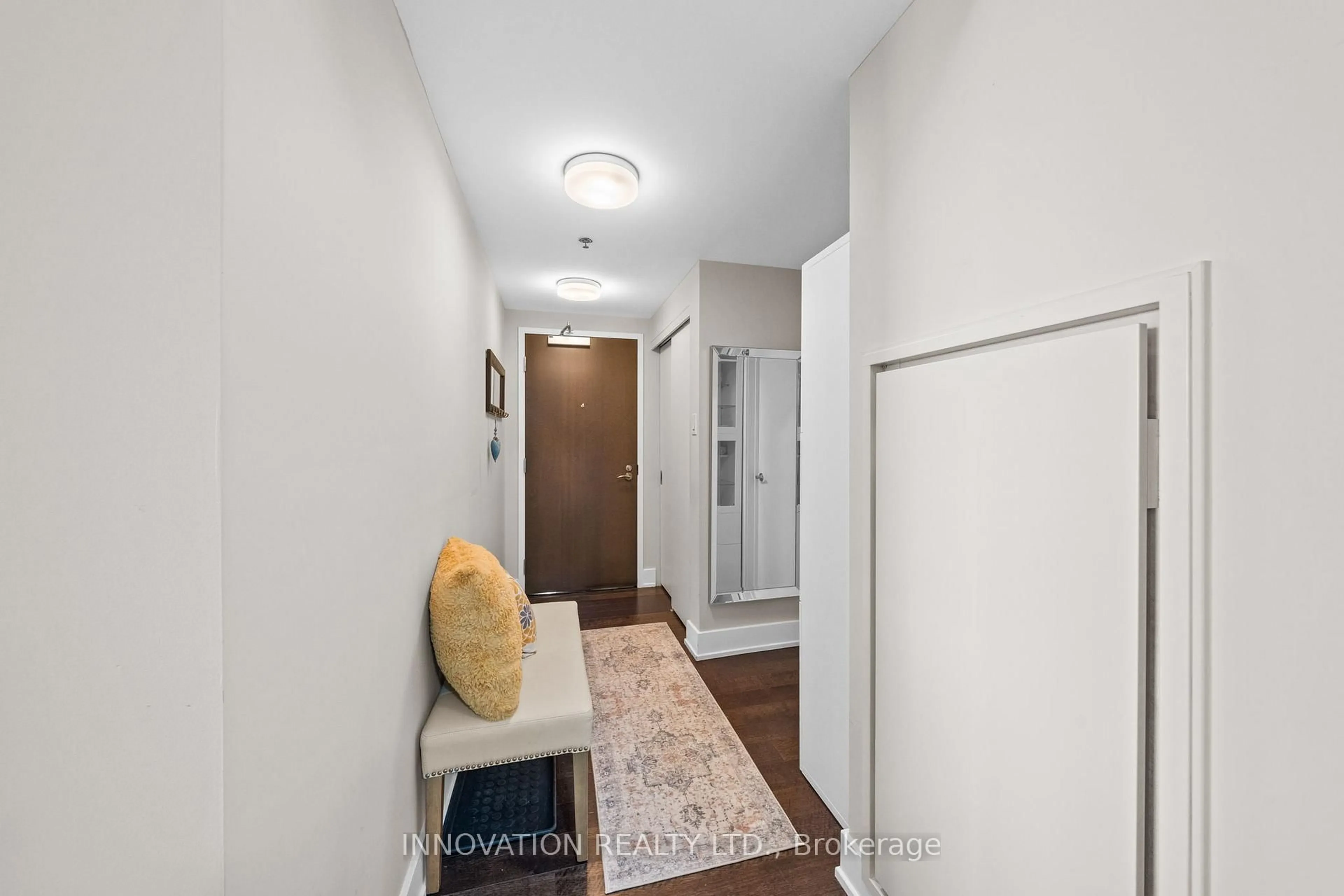 Indoor entryway for 88 Richmond Rd #807, Ottawa Ontario K1Z 0B1