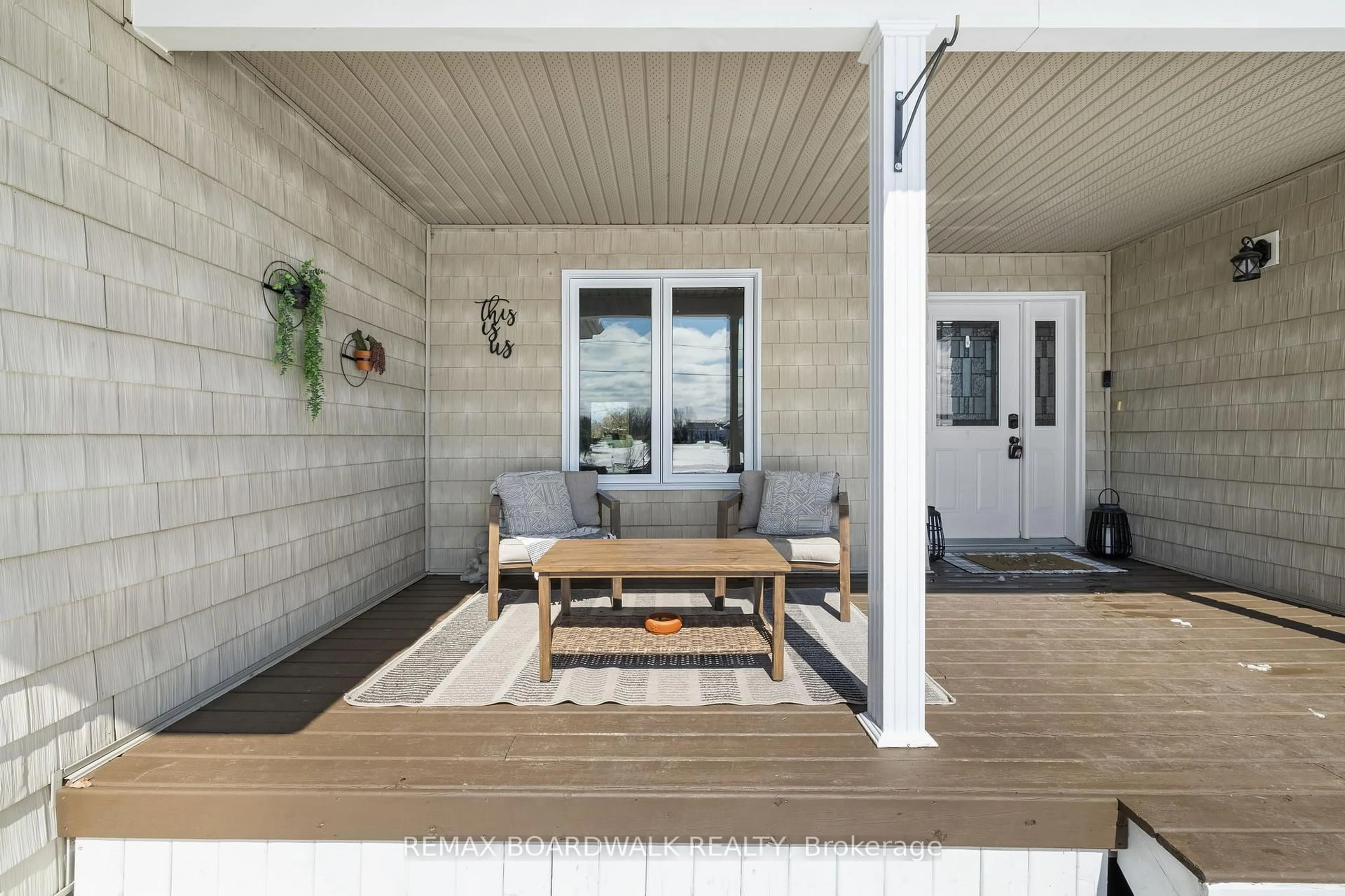 Indoor entryway for 157 Macpherson Way, Rr #7 Way, Perth Ontario K7H 3C9