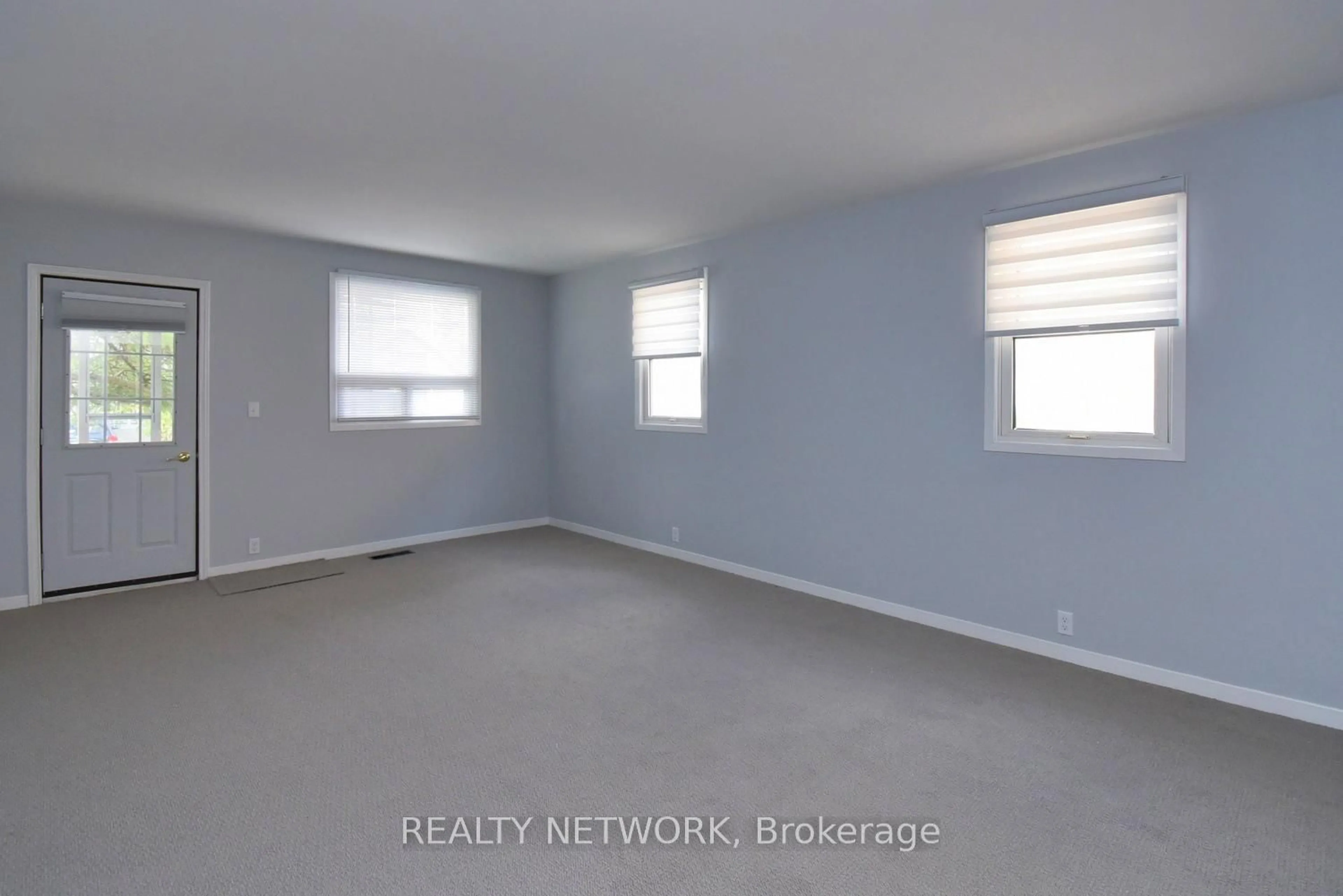 A pic of a room for 17 Craigroyston Rd, Hamilton Ontario L8H 1A2