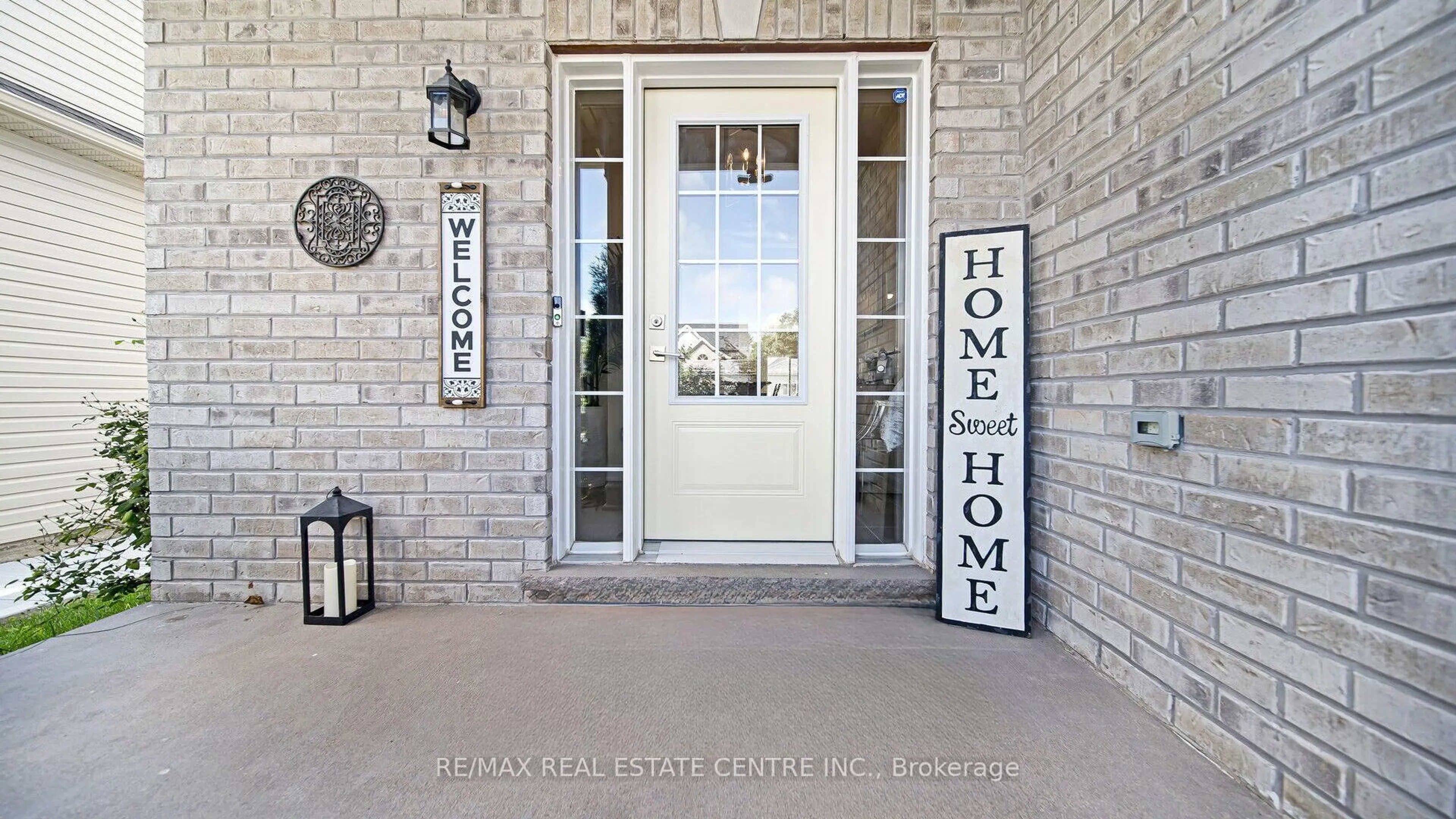 Indoor entryway for 869 BURWELL St, Fort Erie Ontario L2A 0E3