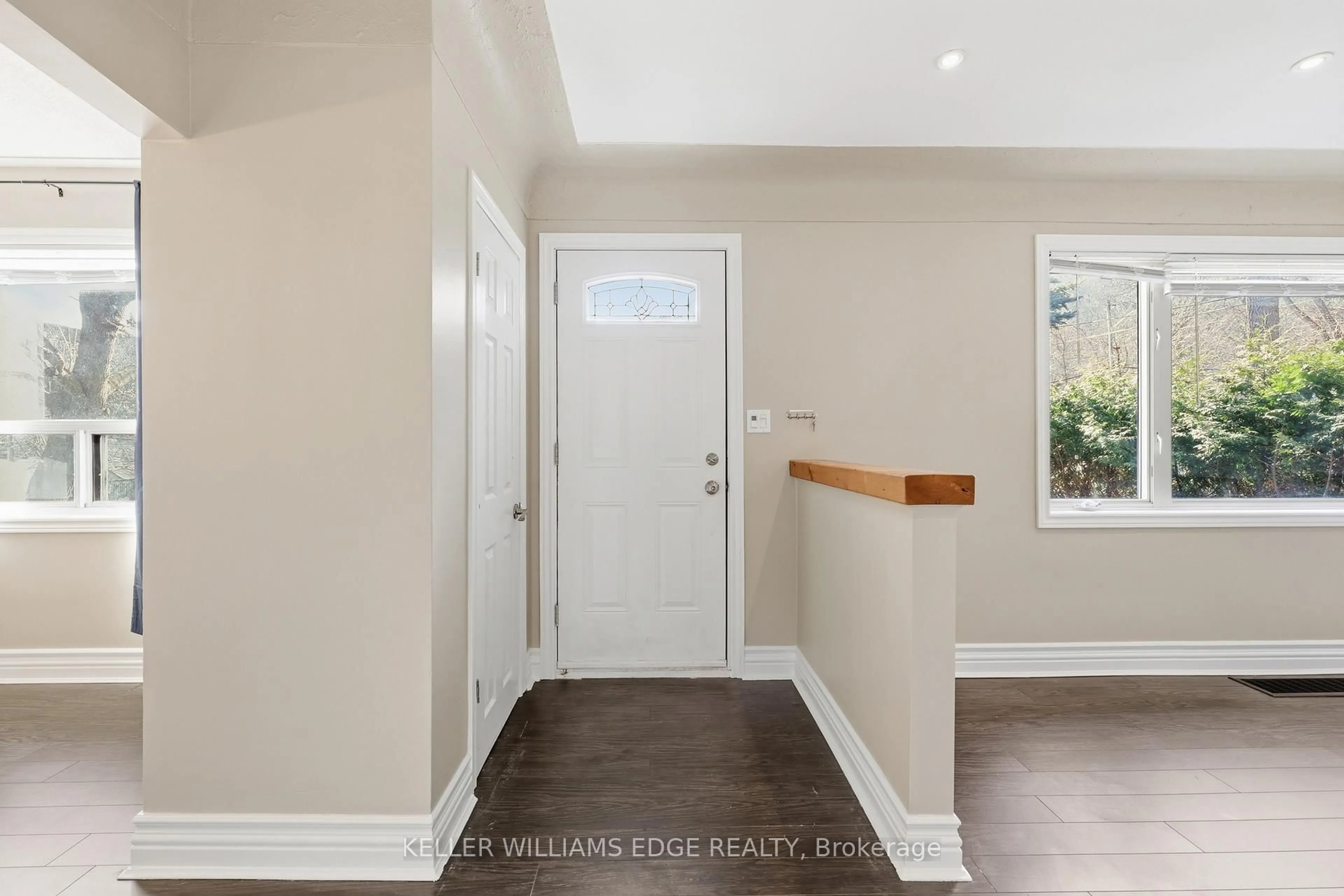 Indoor entryway for 48 Mountain Ave, Hamilton Ontario L8G 2V8