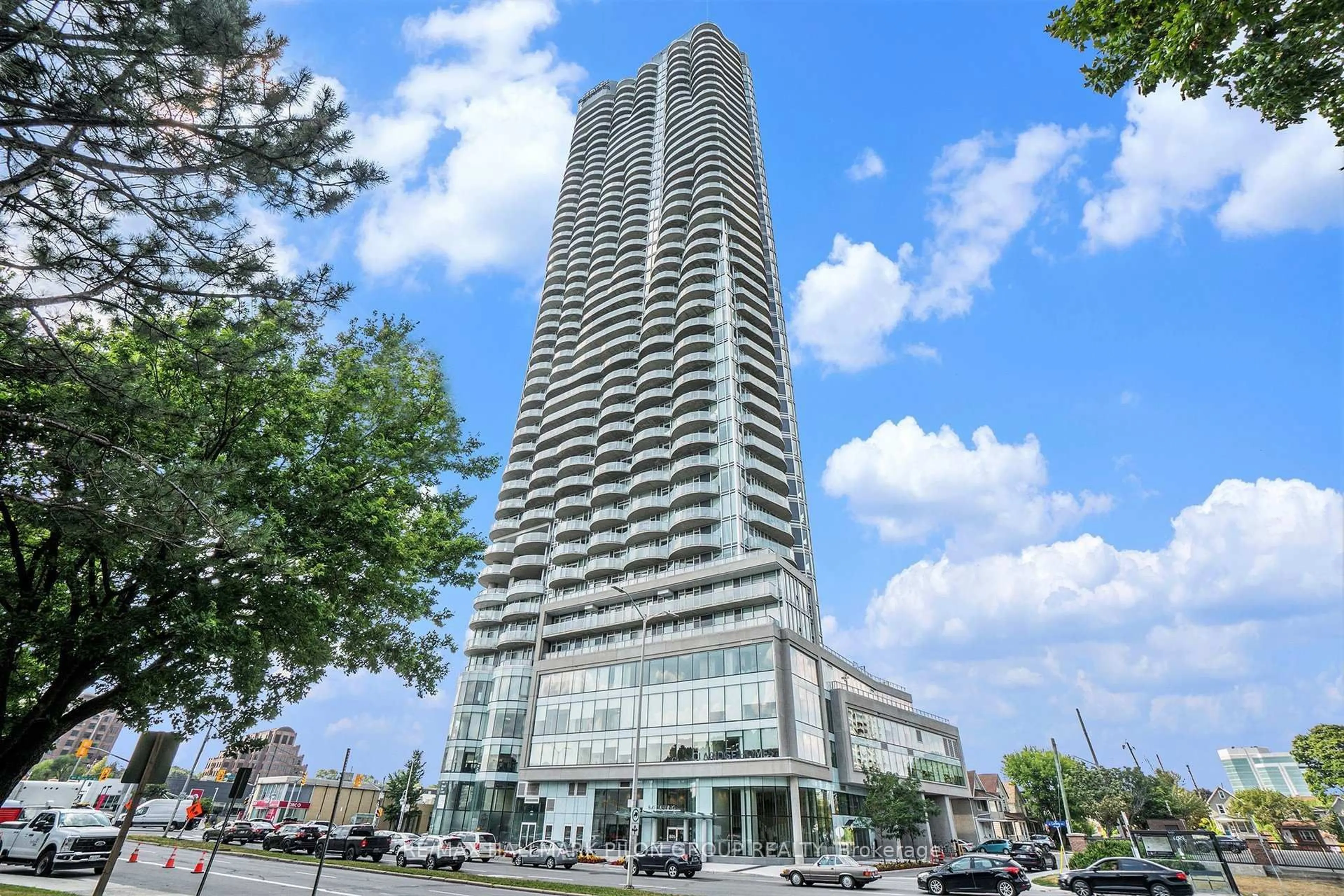 Indoor foyer for 805 Carling Ave #908, Ottawa Ontario K1S 5W9