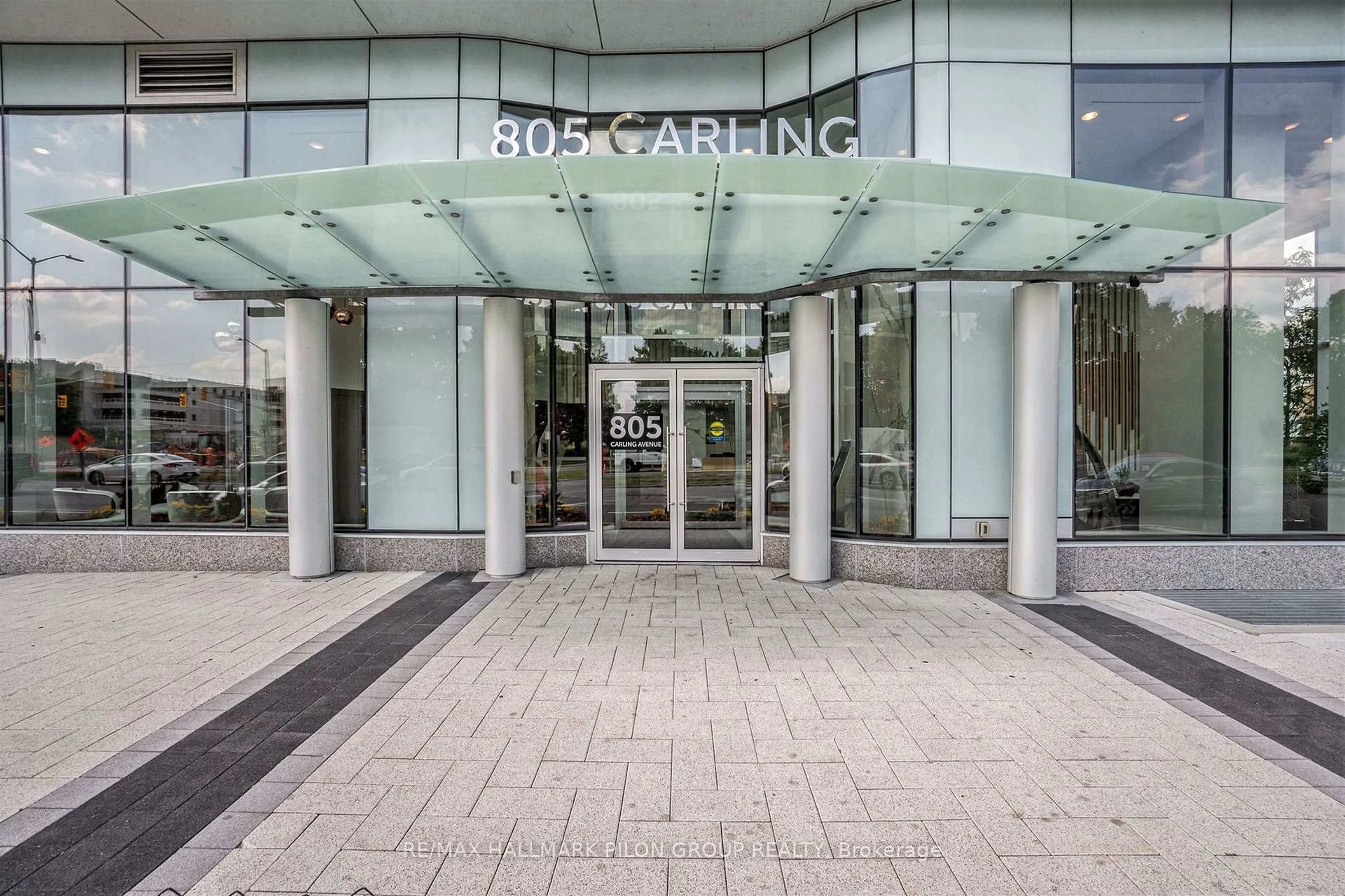 Indoor foyer for 805 Carling Ave #908, Ottawa Ontario K1S 5W9