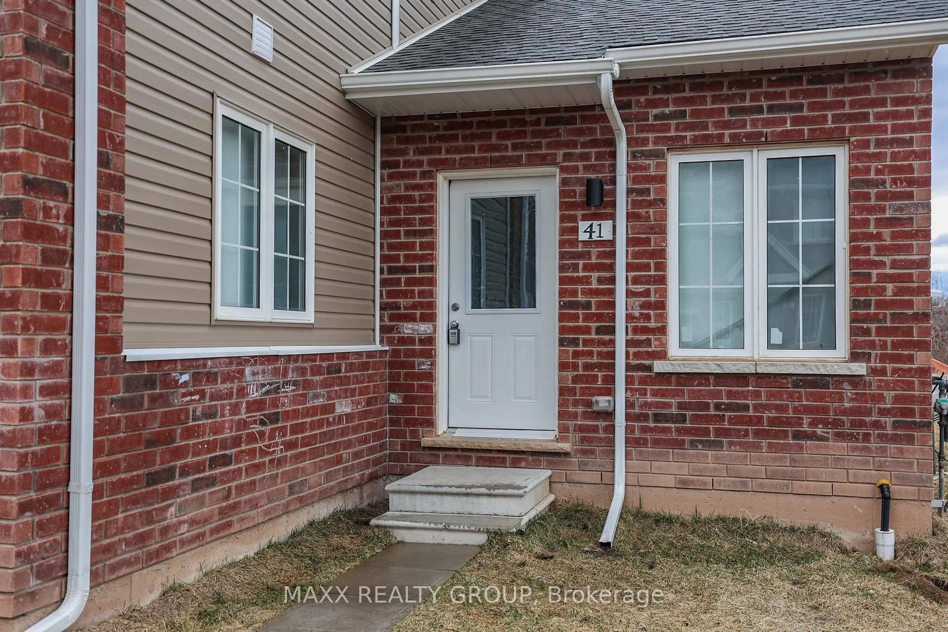 Home with brick exterior material, street for 41 Waterleaf Tr, Welland Ontario L3C 0H6