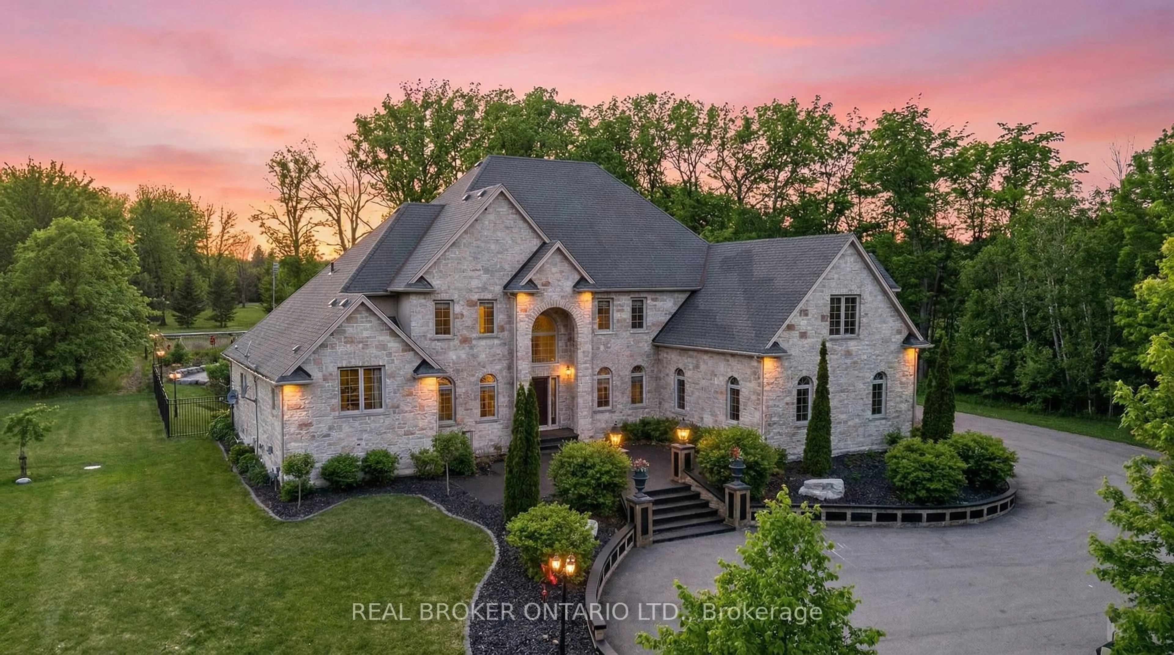 Home with brick exterior material, unknown for 2600 Maple St, Pelham Ontario L0S 1C0