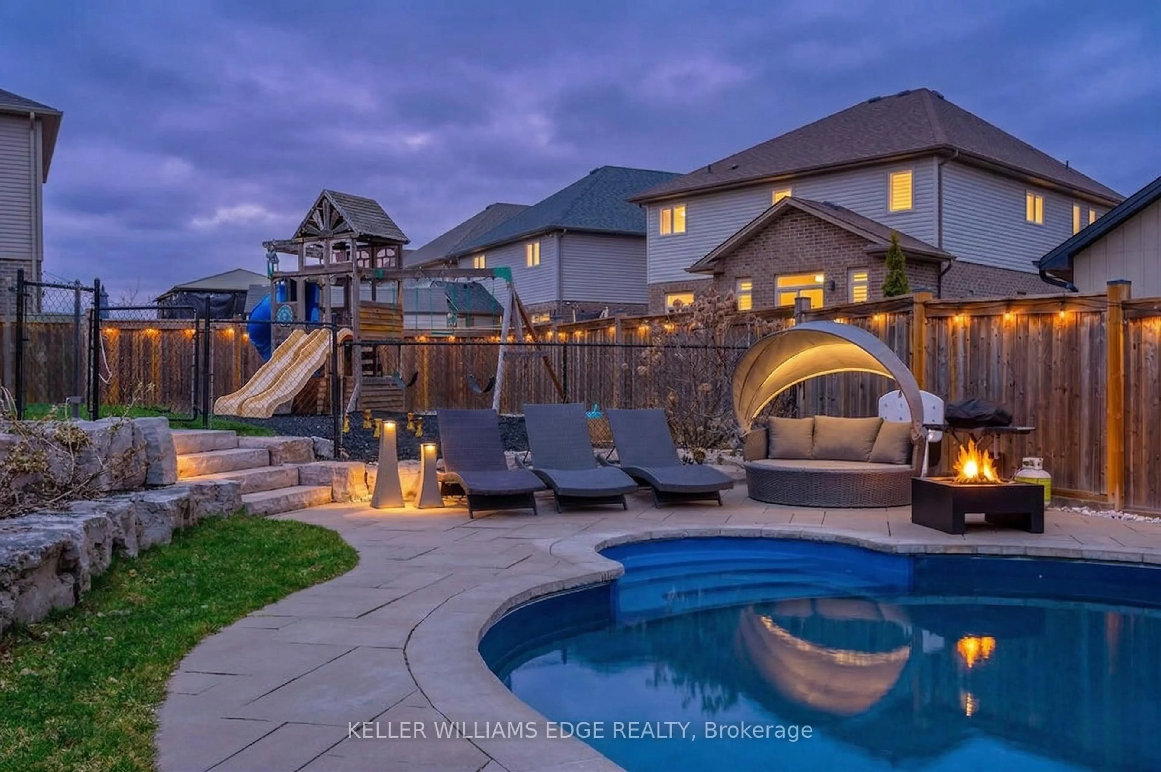 Pool for 168 Echovalley Dr, Hamilton Ontario L8J 0H2