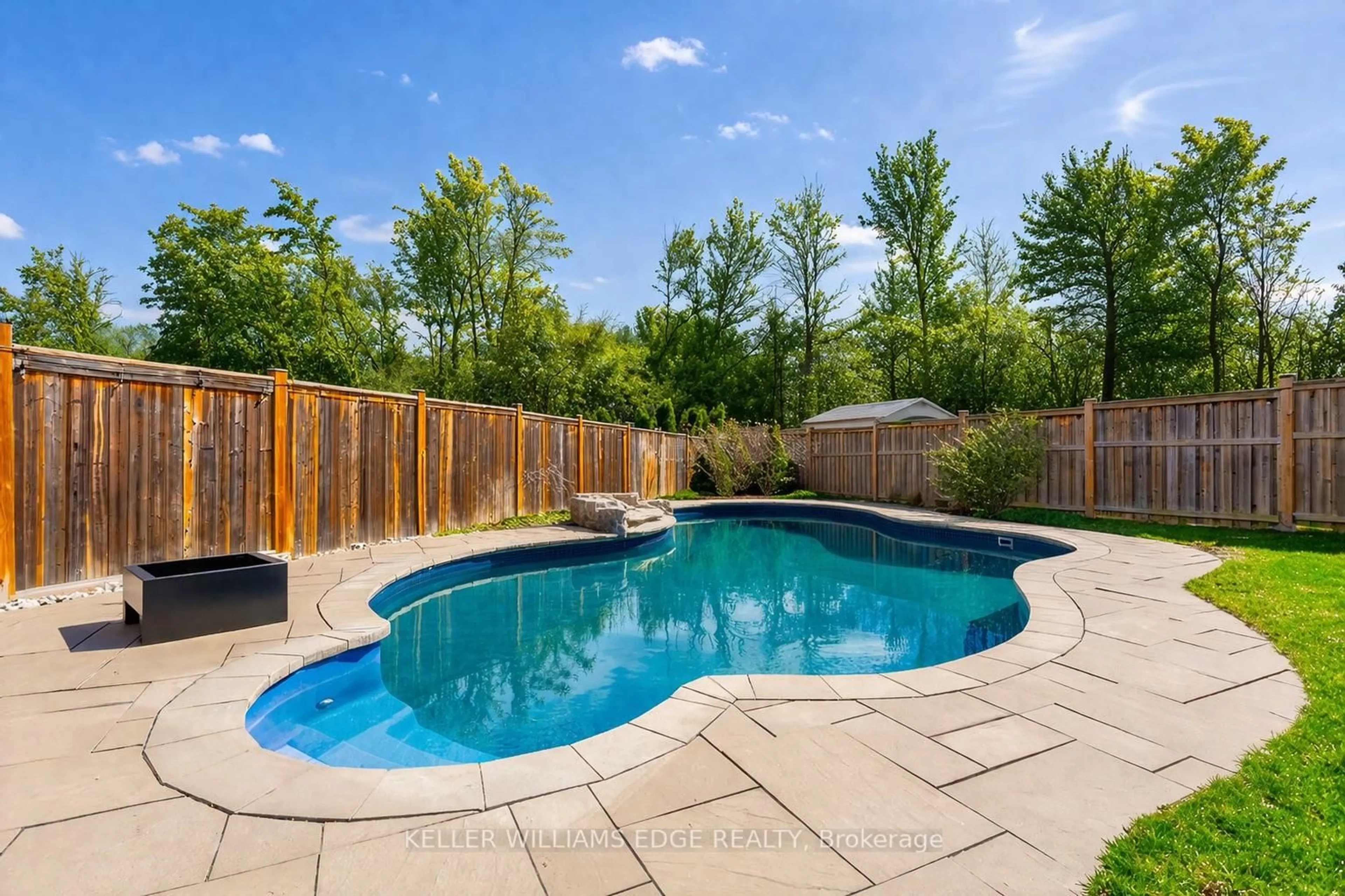 Pool for 168 Echovalley Dr, Hamilton Ontario L8J 0H2