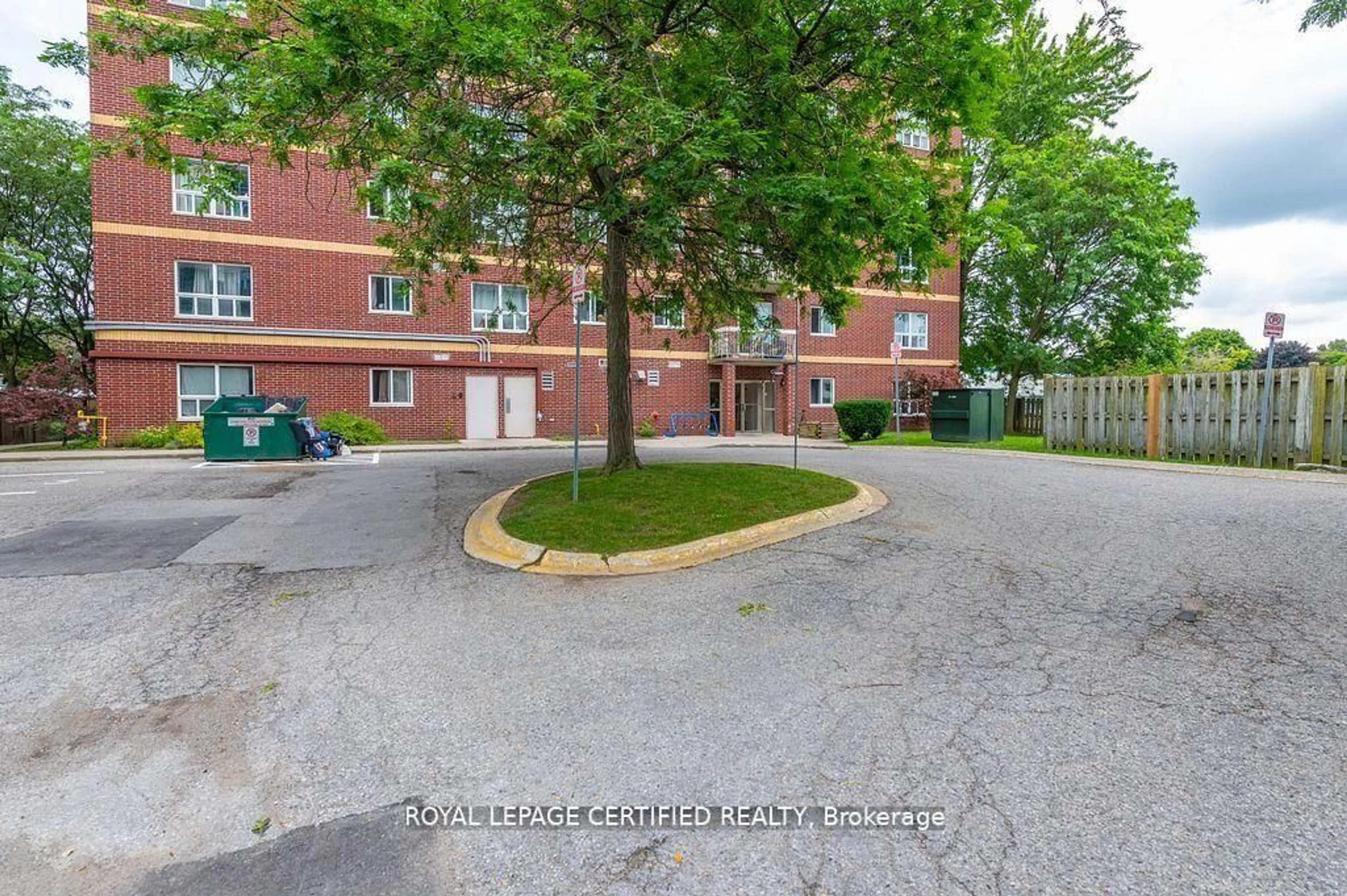 A pic from outside/outdoor area/front of a property/back of a property/a pic from drone, street for 626 FIRST St #301, London East Ontario N5V 2A2