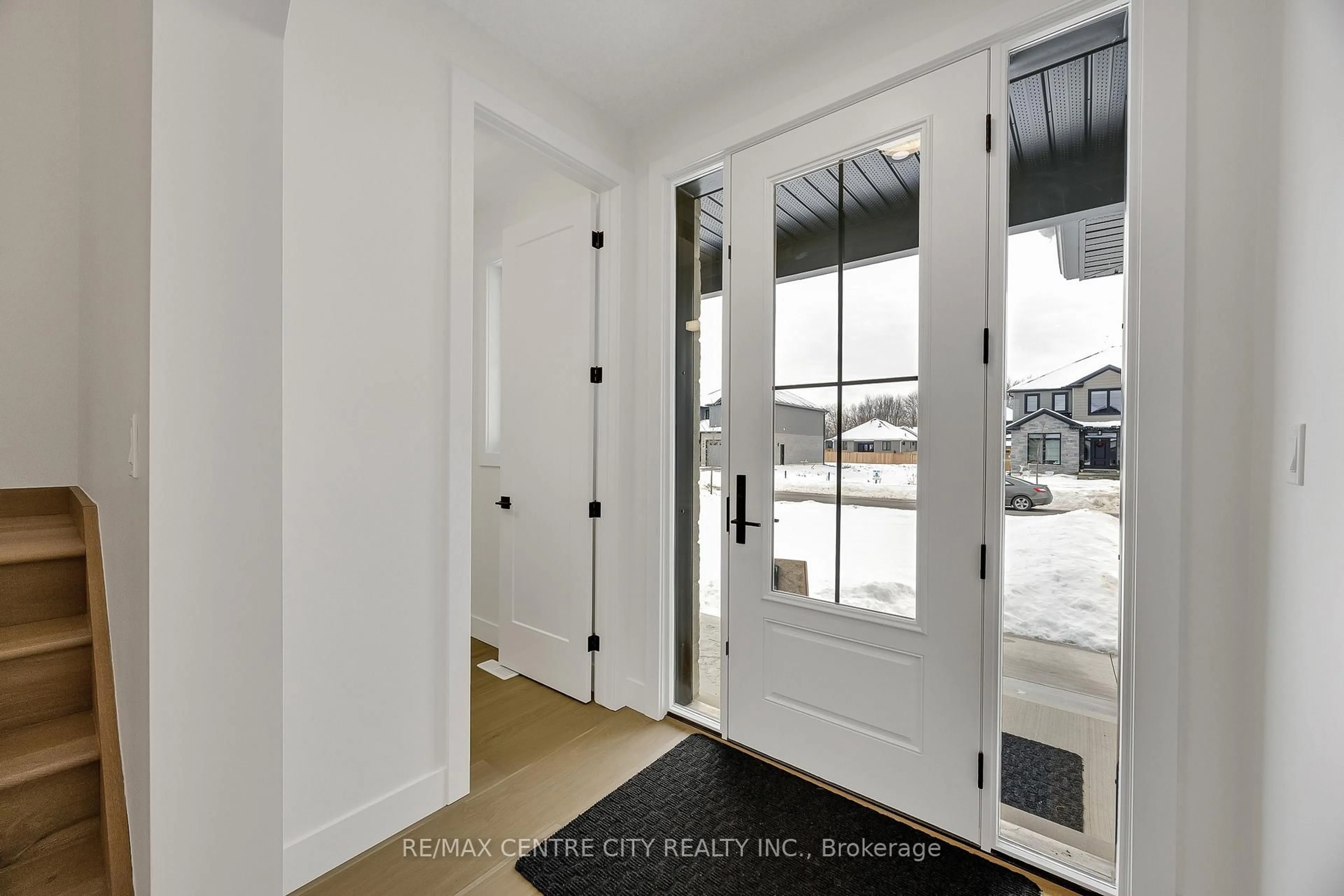 Indoor entryway for 211 Foxborough Pl, Thames Centre Ontario N0M 2P0