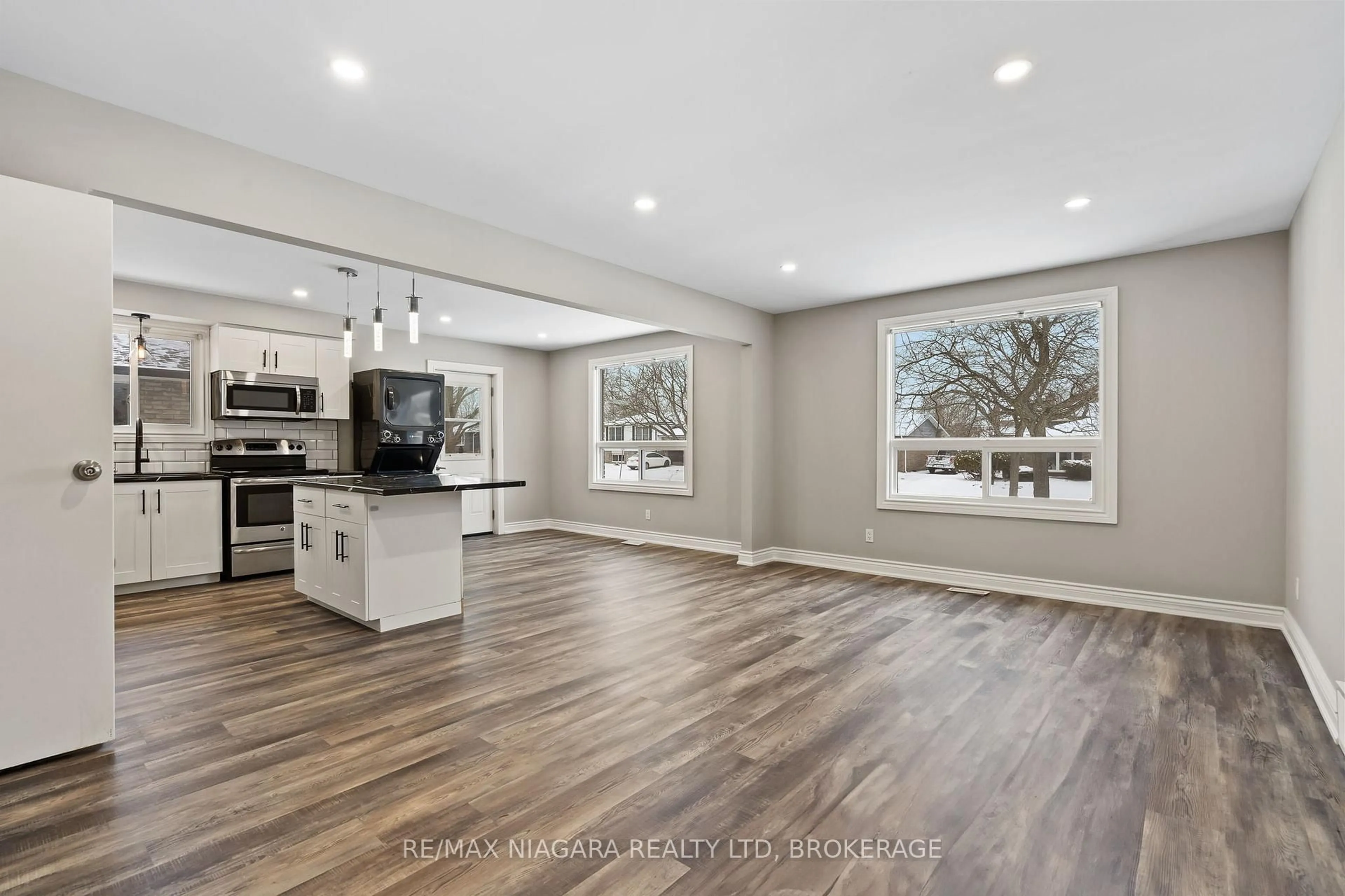 Open concept kitchen, unknown for 26 Colonial St, Welland Ontario L3C 5W5