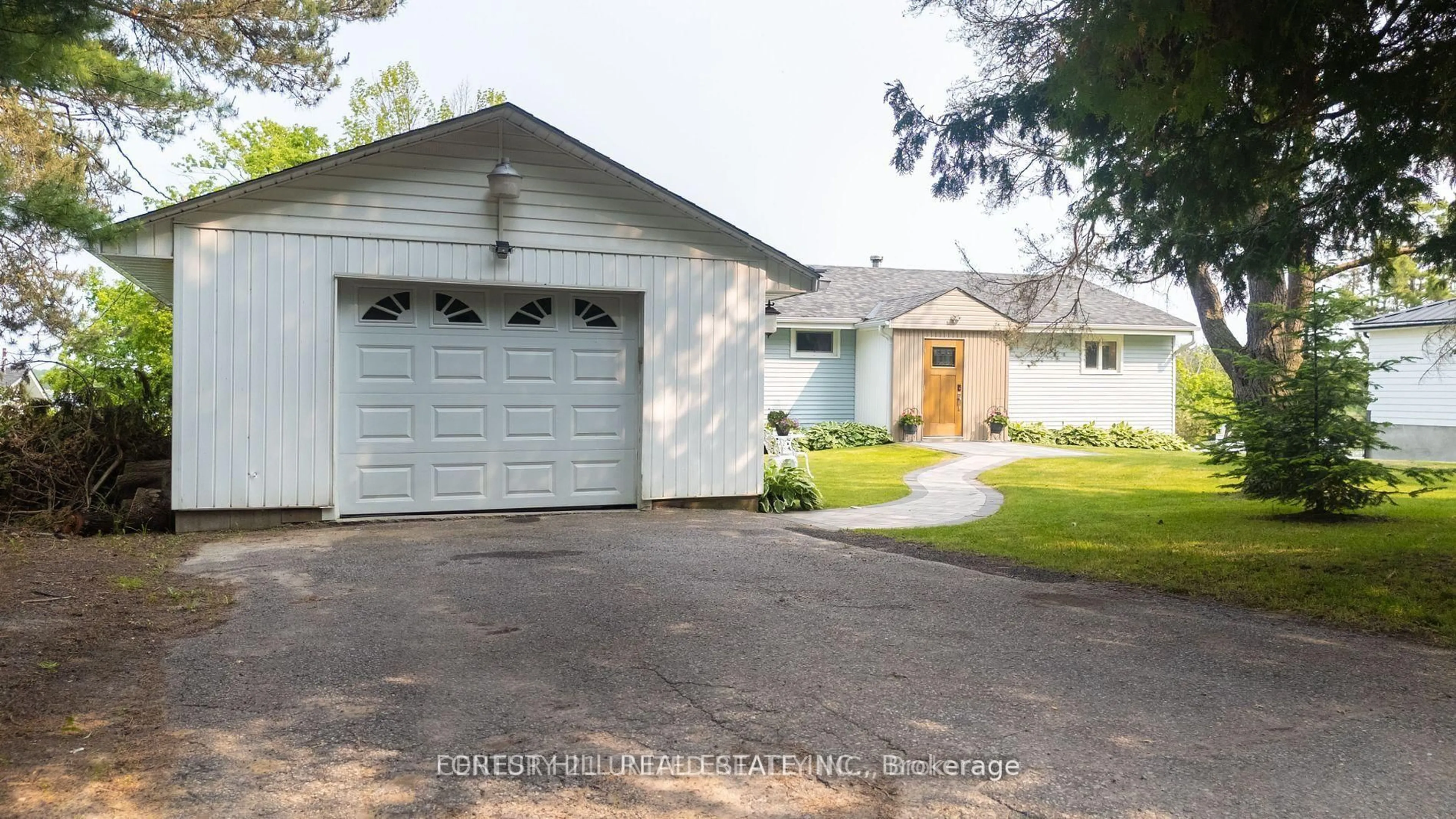 Indoor garage for 1293 Scollard Line, Selwyn Ontario K0L 1T0