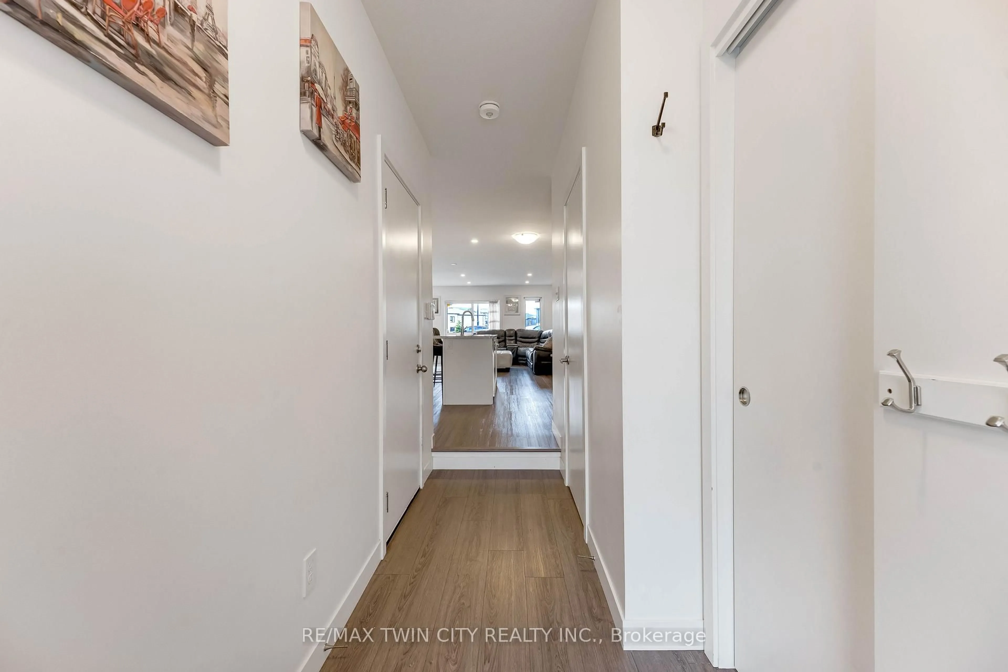 Indoor foyer for 91 Pony Way, Kitchener Ontario N0B 2E0