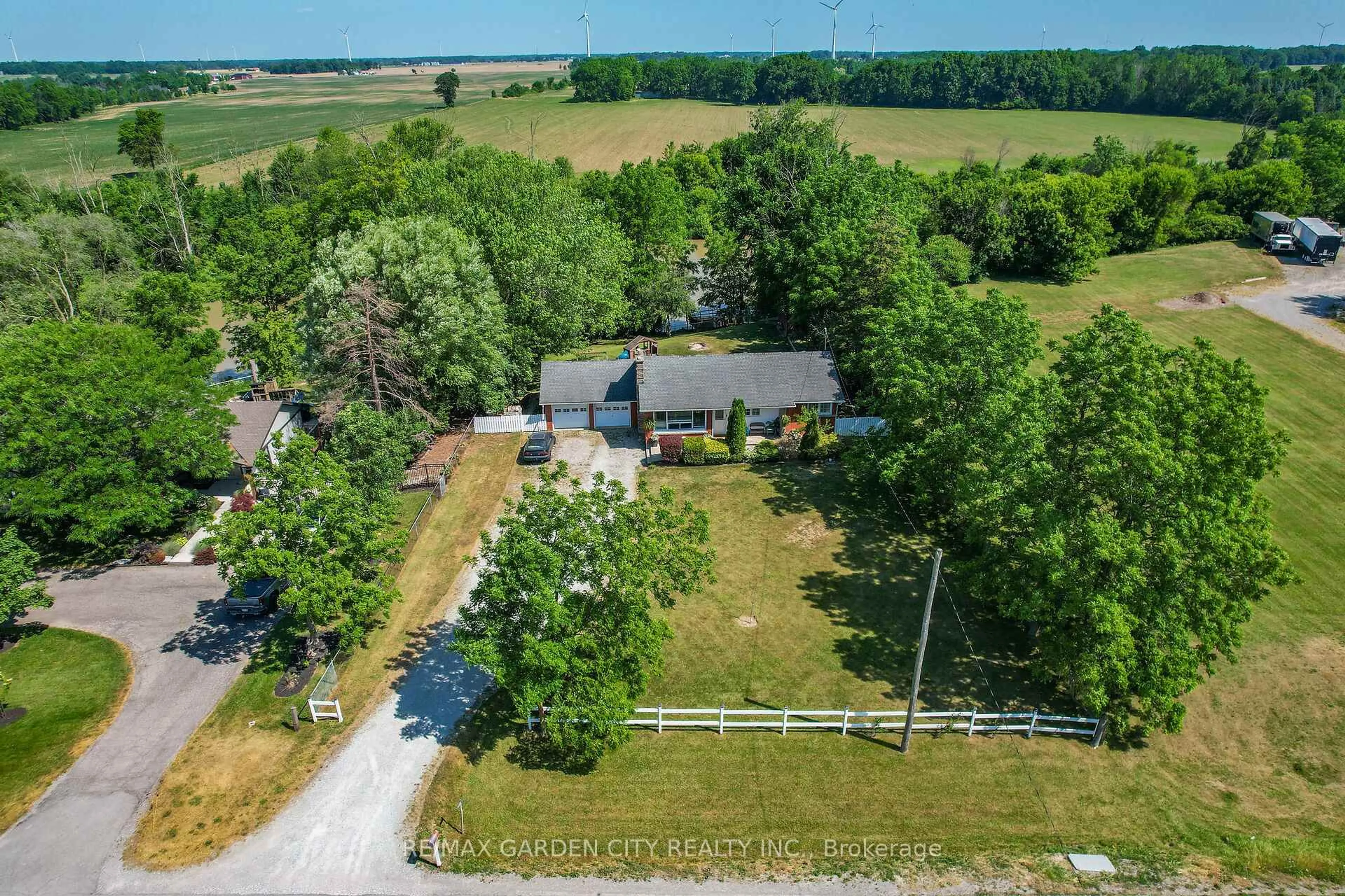 A pic from outside/outdoor area/front of a property/back of a property/a pic from drone, unknown for 73222 Reg Rd 27 Rd, Wainfleet Ontario L0R 2J0