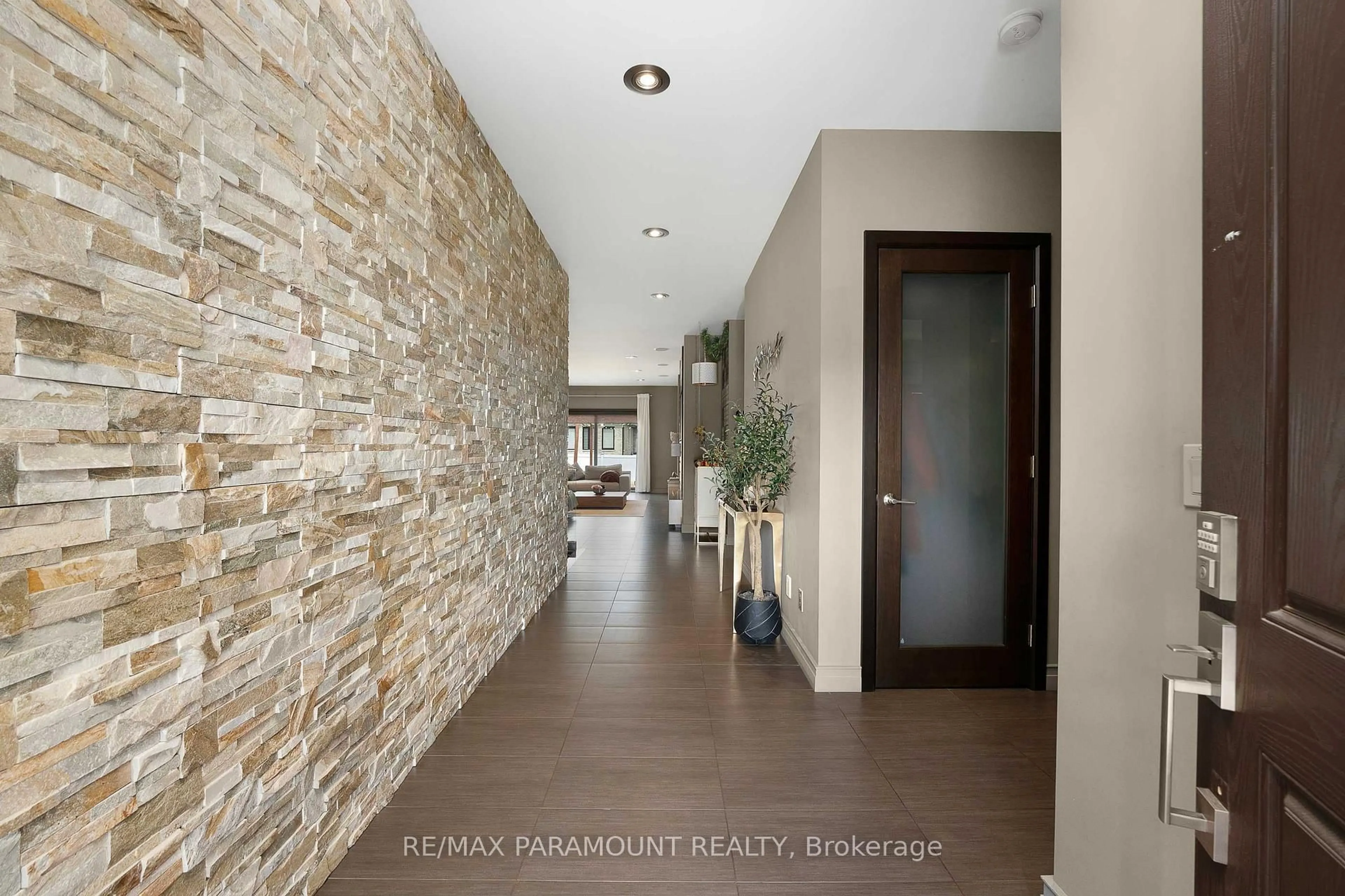 Indoor entryway for 4061 St Francis Cres, LaSalle Ontario N9H 0A9