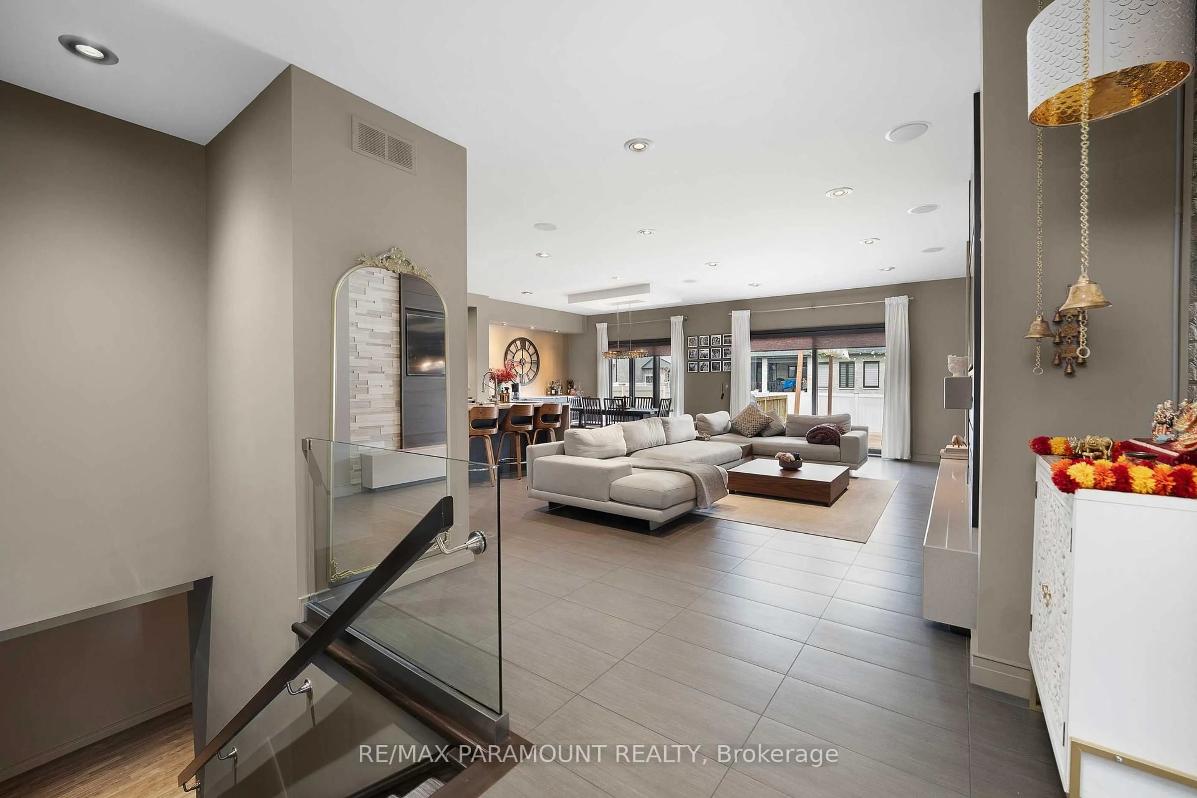 Indoor foyer for 4061 St Francis Cres, LaSalle Ontario N9H 0A9