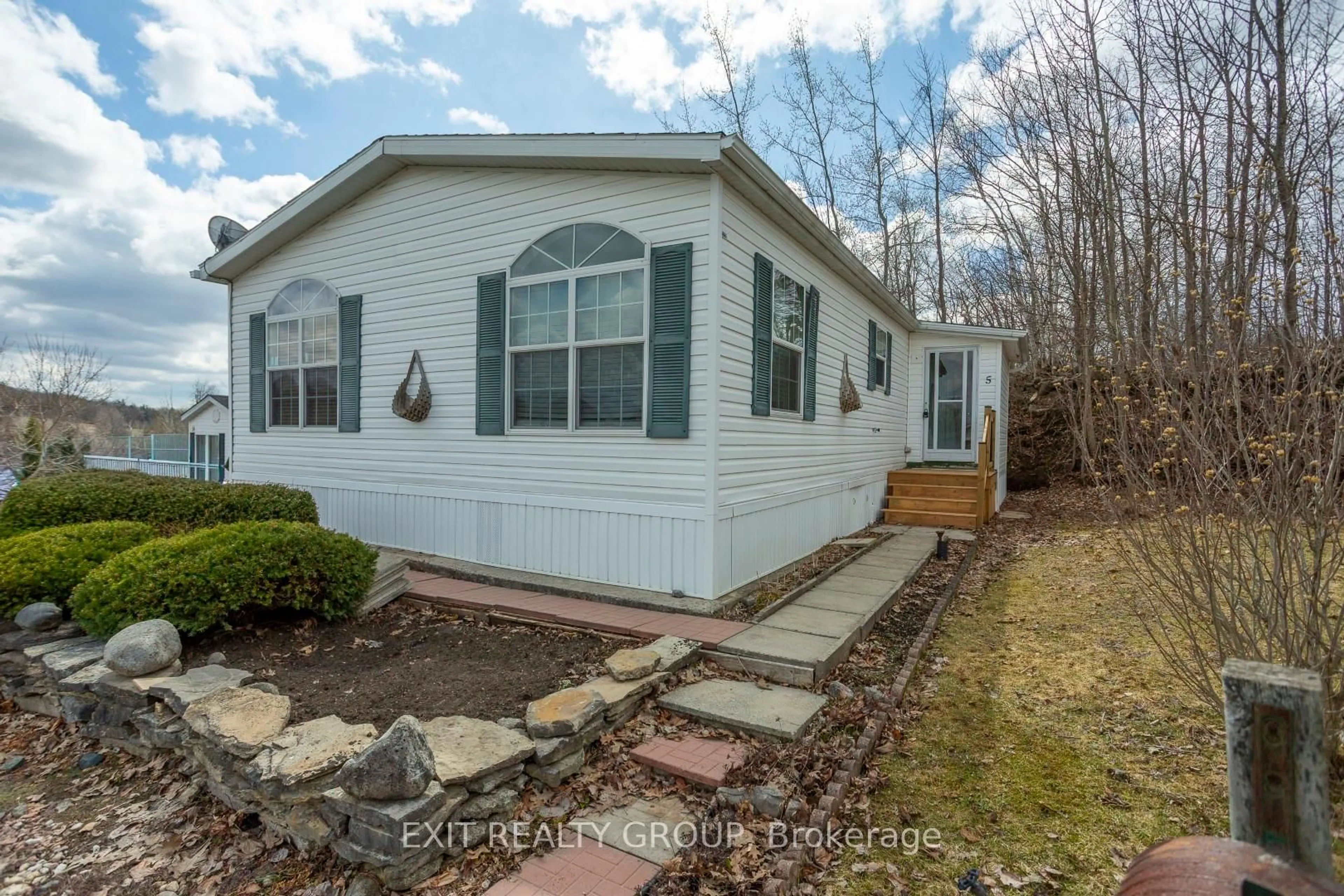 Home with vinyl exterior material, water/lake/river/ocean view for 5-152 Concession Road 11 W, Trent Hills Ontario K0L 1Y0